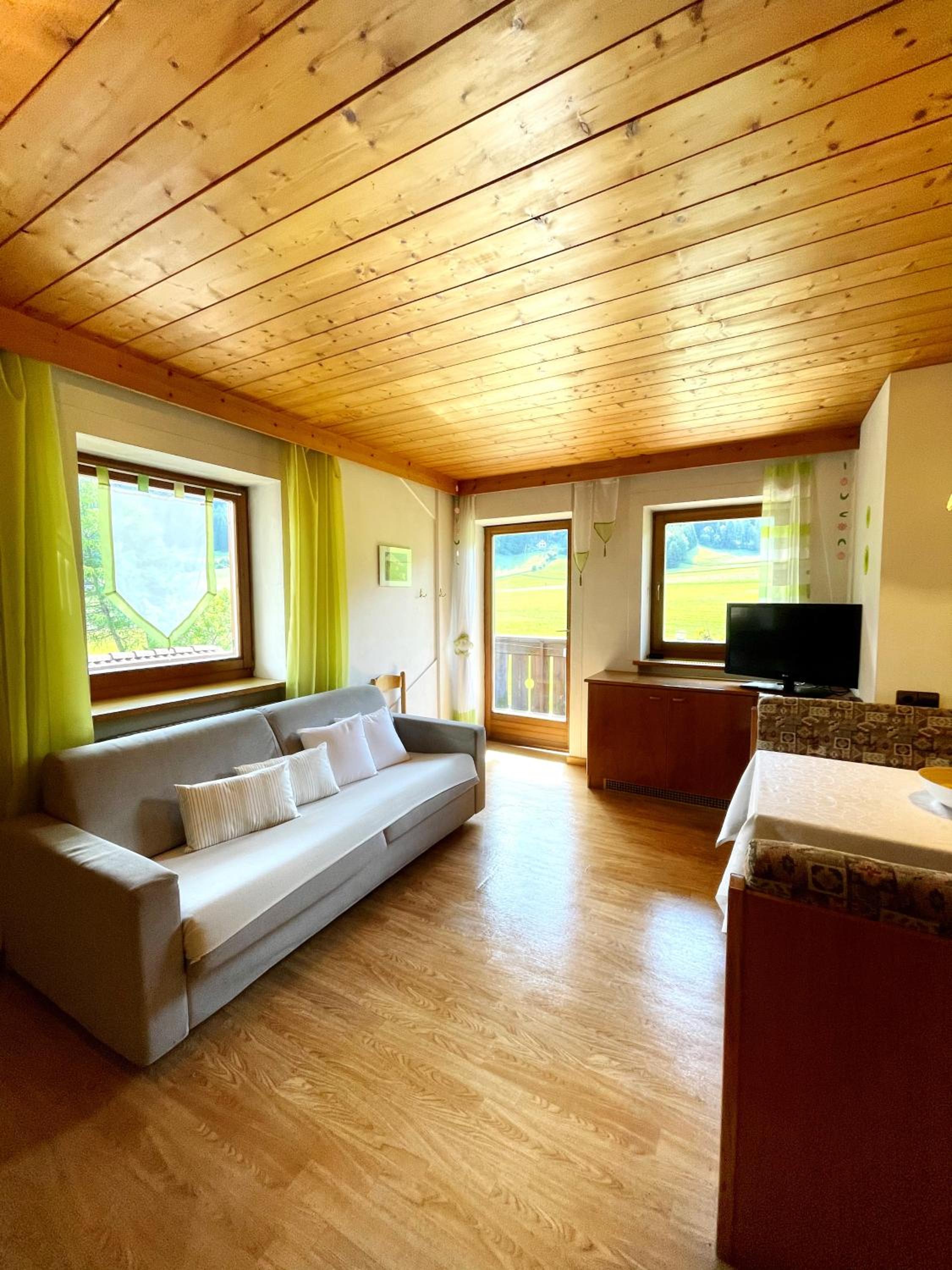 Apartment with Balcony - Photo 10