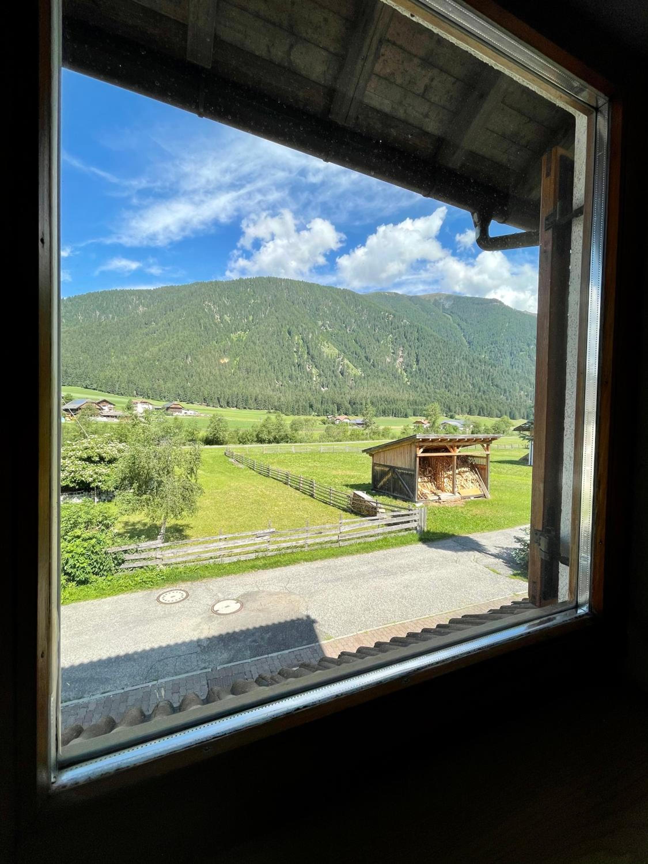 Apartment with Balcony - Photo 12