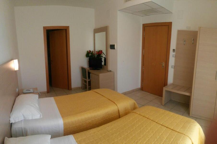 Double or Twin Room - Photo 2