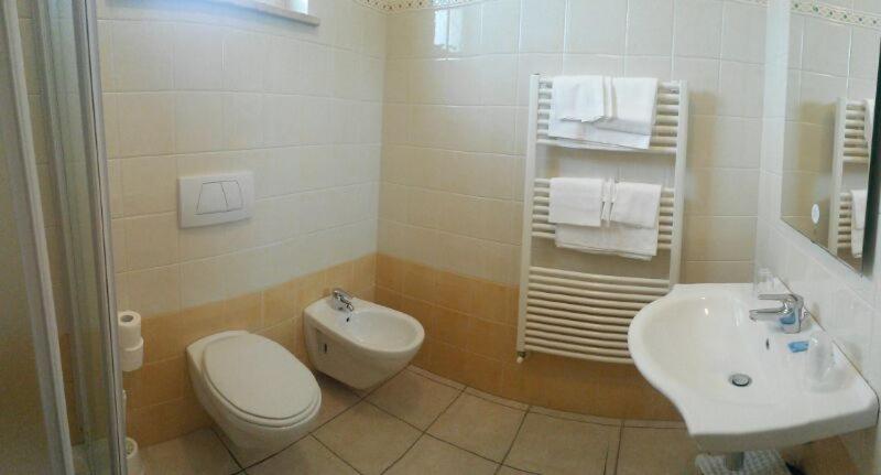 Double or Twin Room - Photo 3