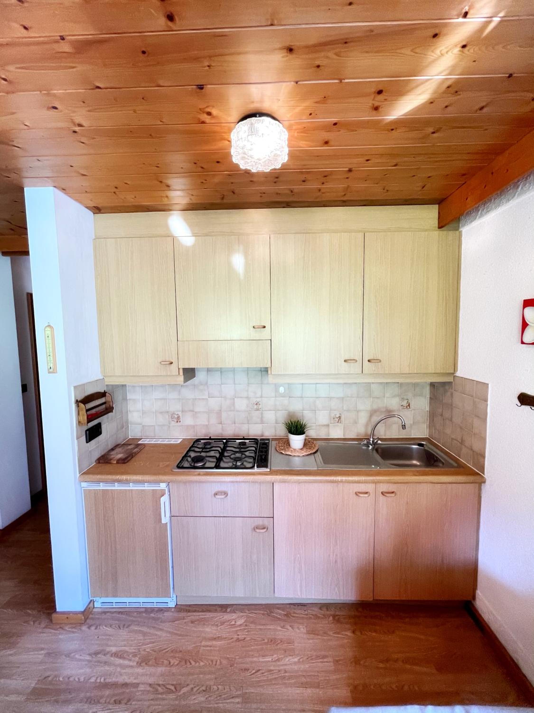 Apartment with Balcony - Photo 8