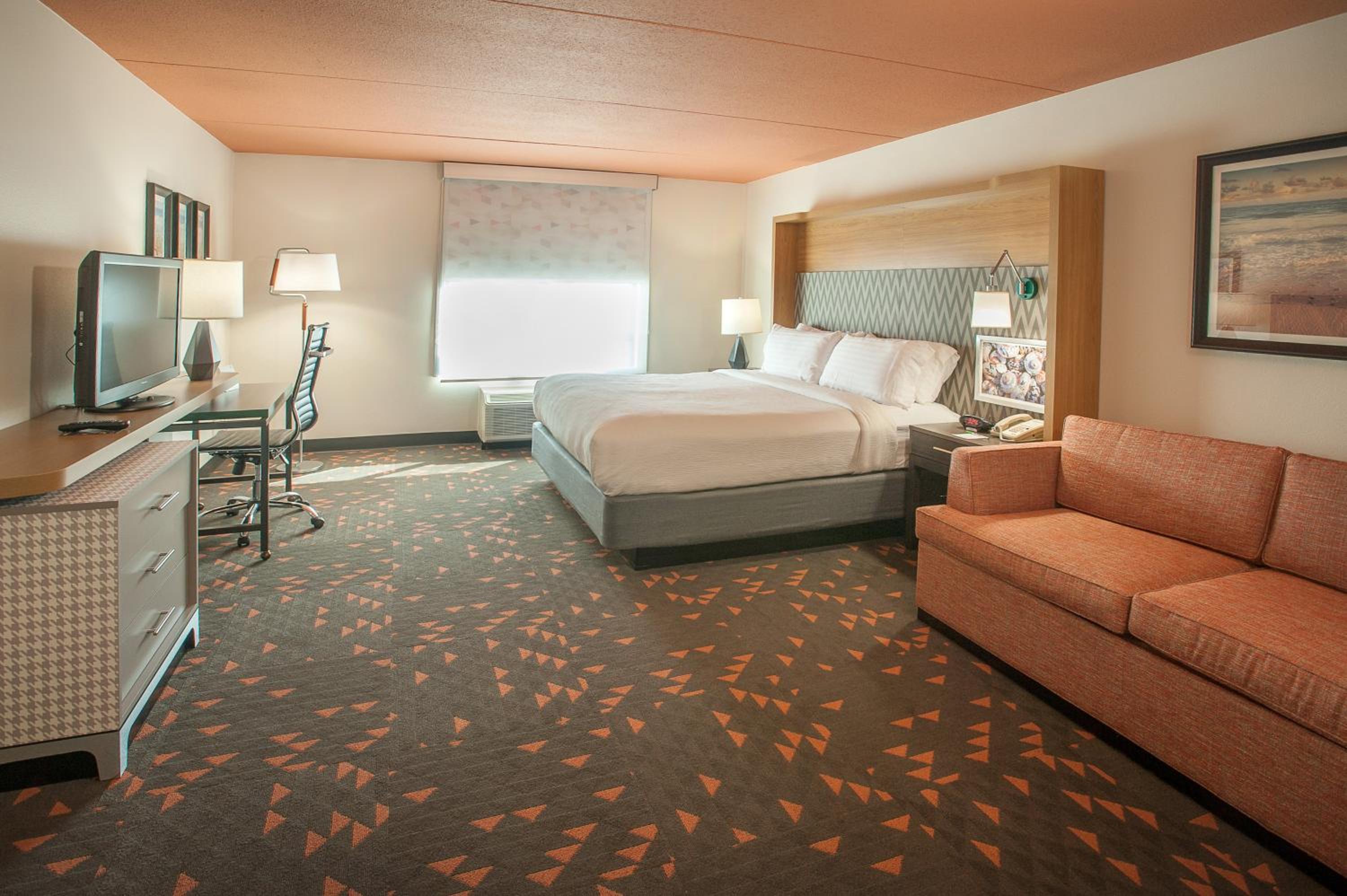 Standard King Room with Sofa Bed - Photo 3