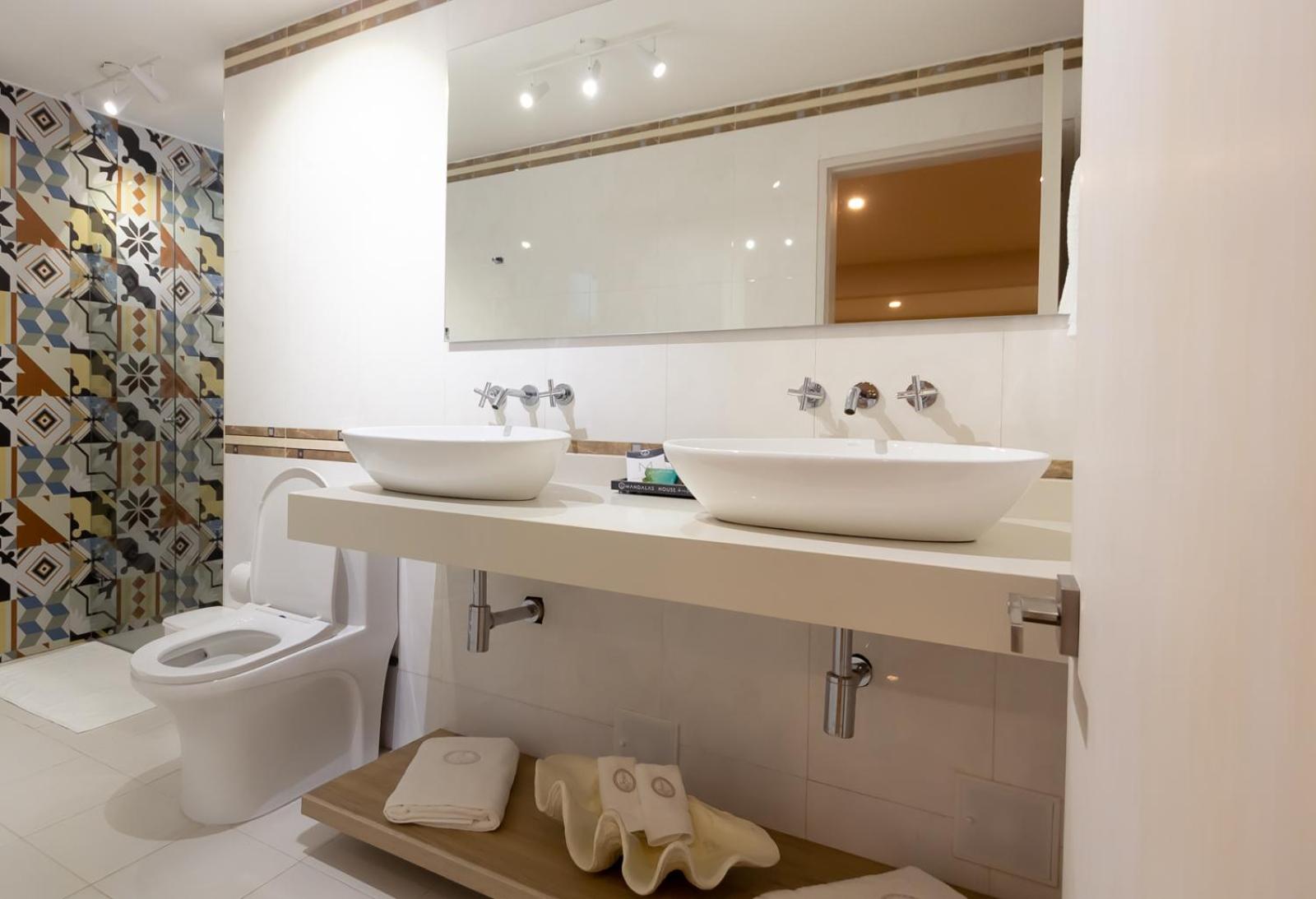 Deluxe Suite - Photo 10