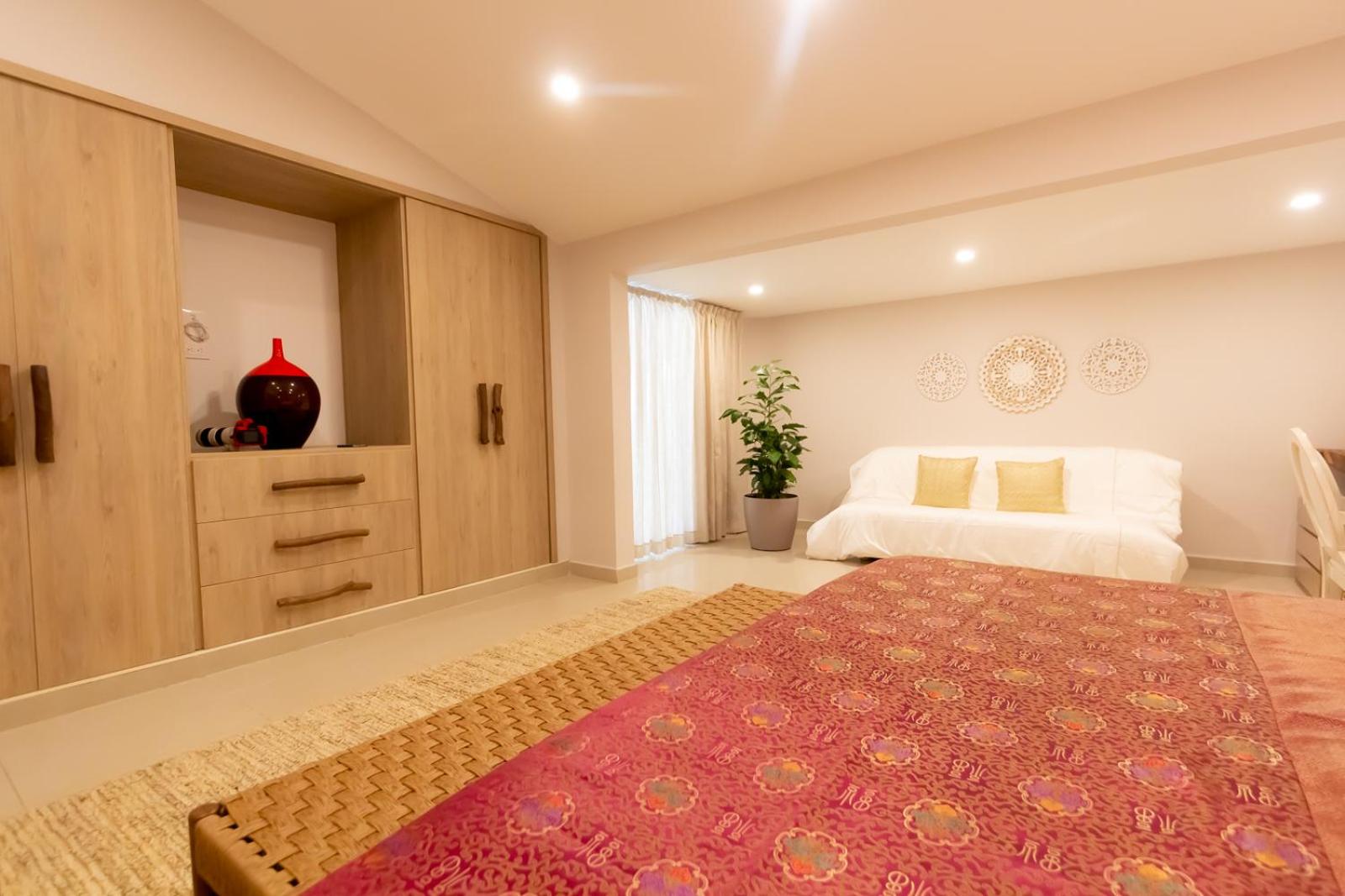 Deluxe Suite - Photo 3