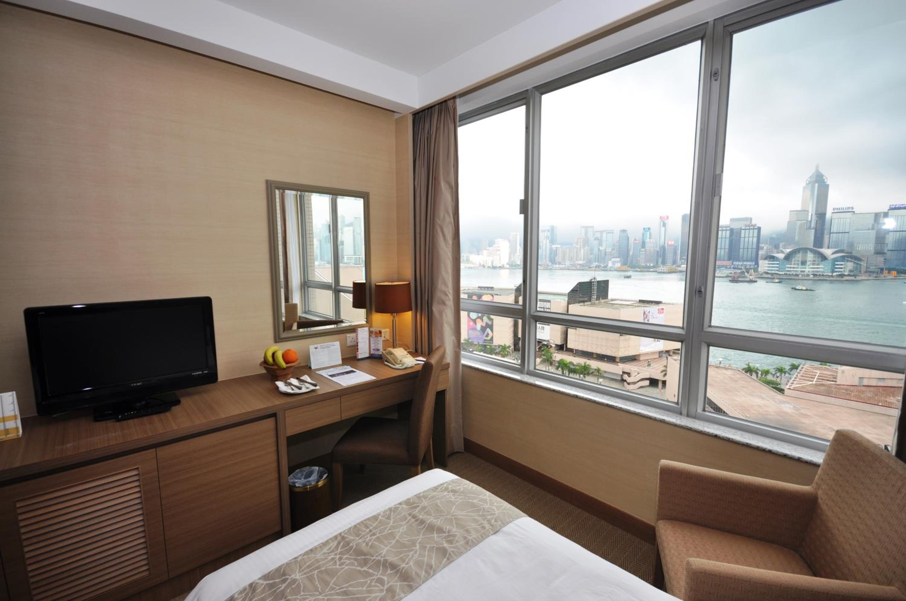 Queen or Twin Room with Harbor View photo 2