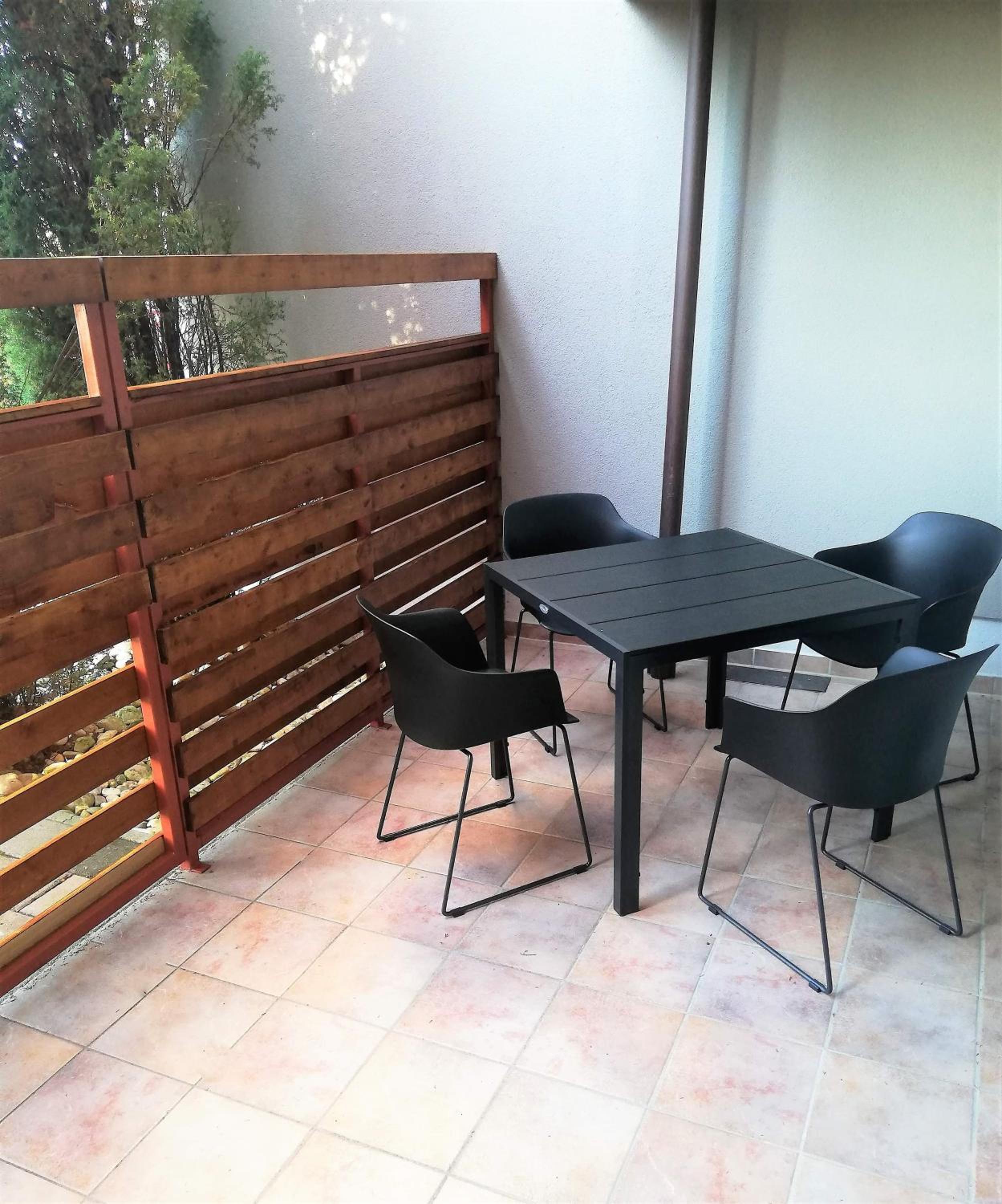 One-Bedroom Apartment - Photo 12