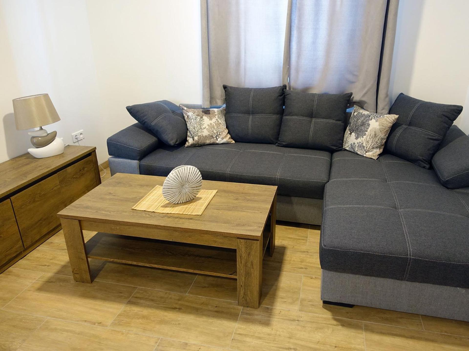 One-Bedroom Apartment photo 1