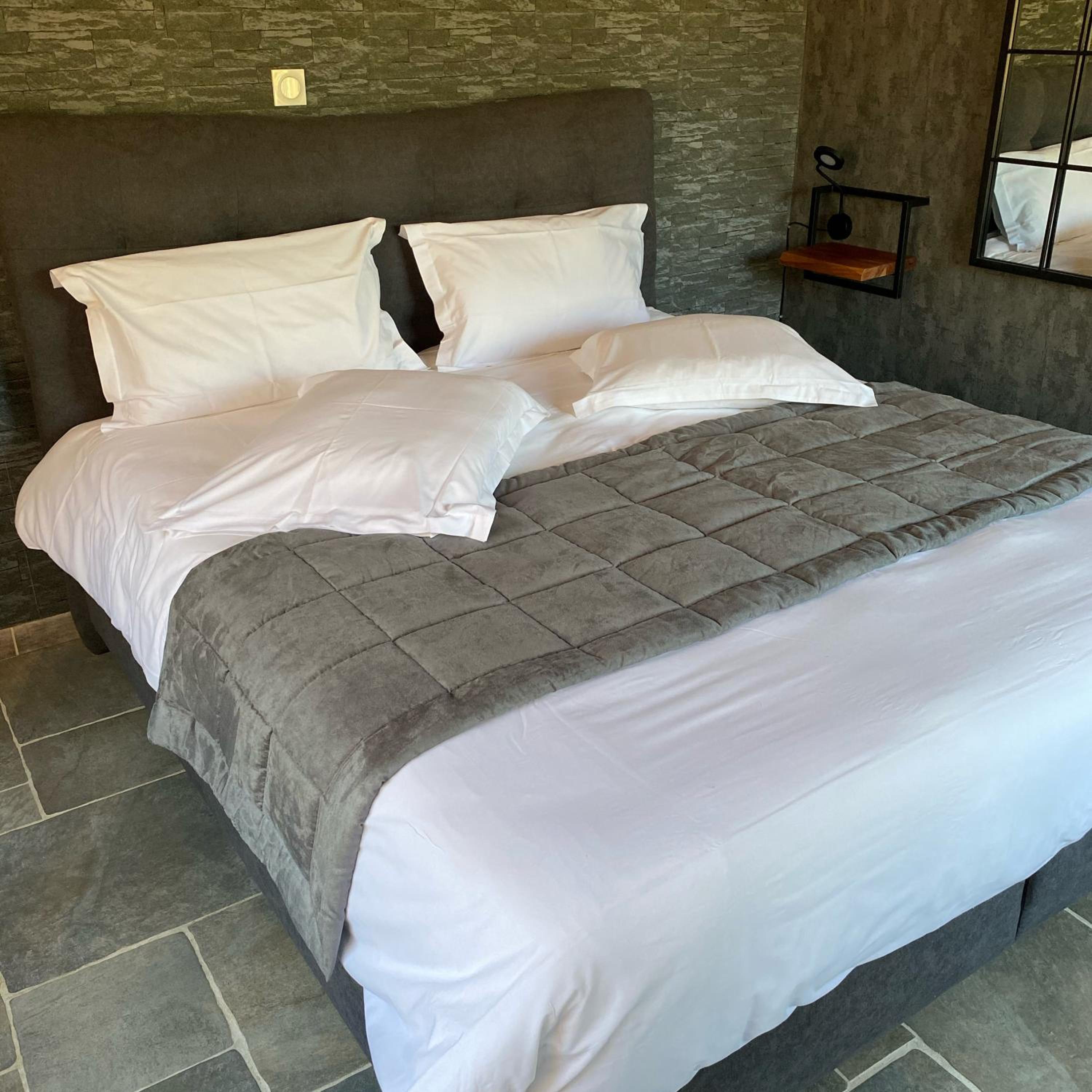 Deluxe Queen Room with Two Queen Beds photo 2