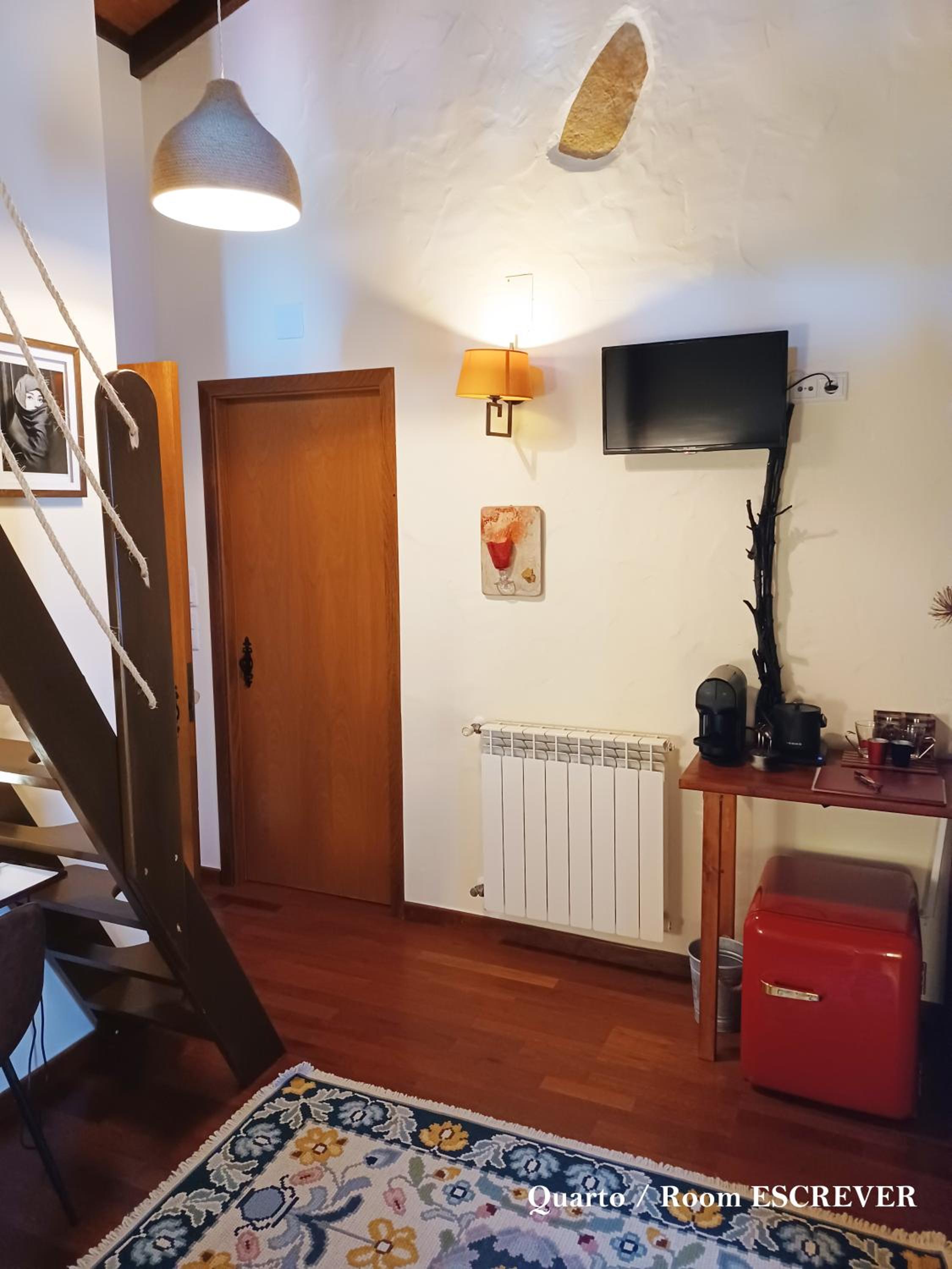 Double Room with Balcony - Photo 3