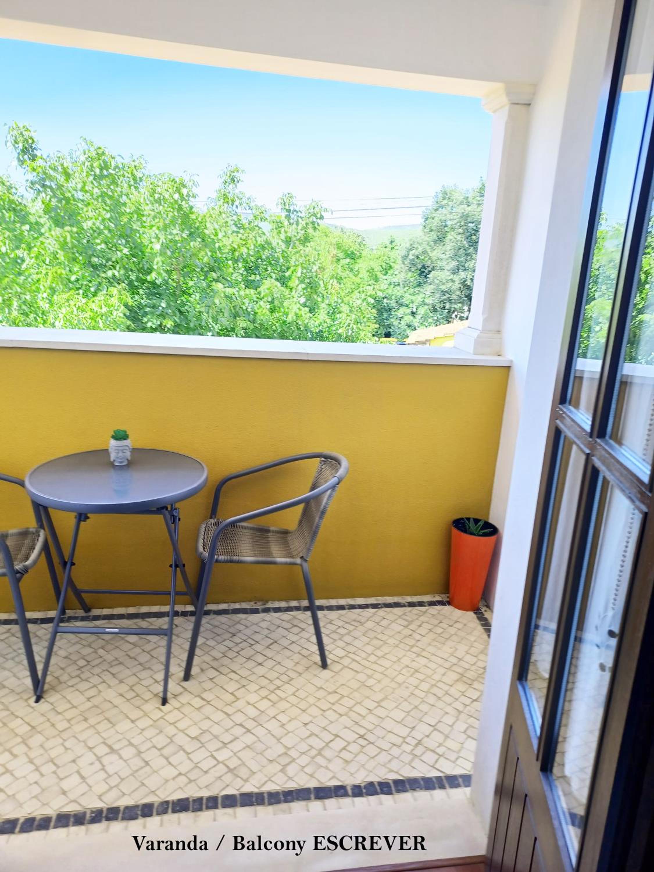 Double Room with Balcony - Photo 12