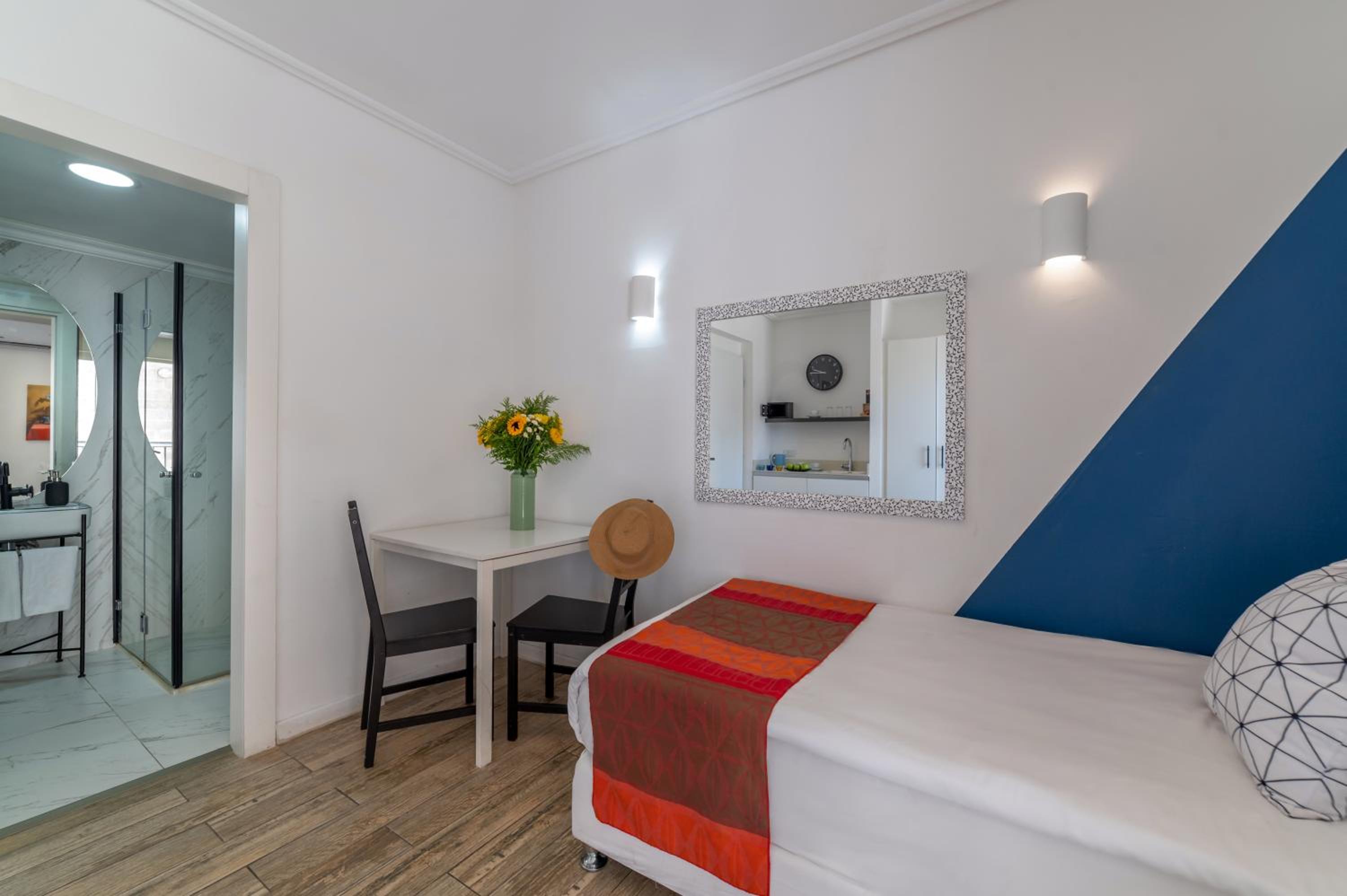 Deluxe Triple Room photo 2