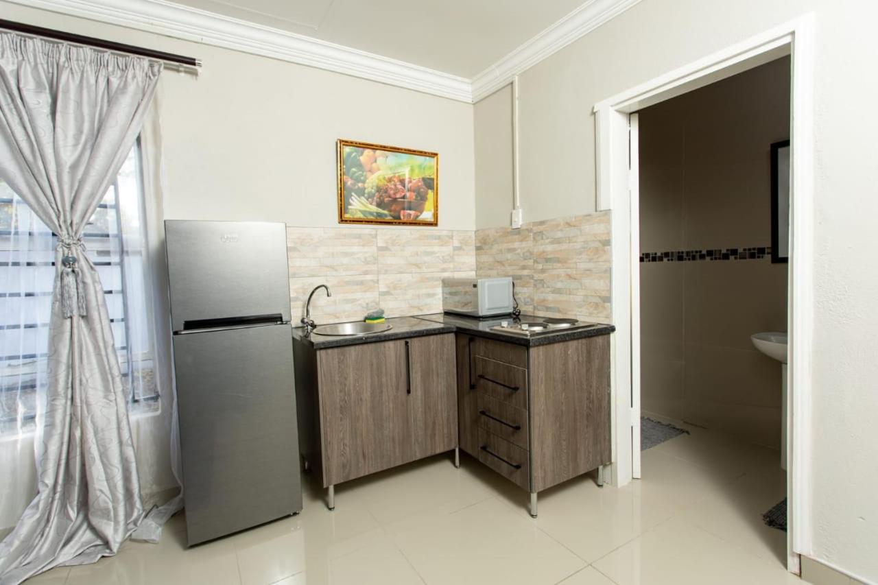 Deluxe Room - Photo 10