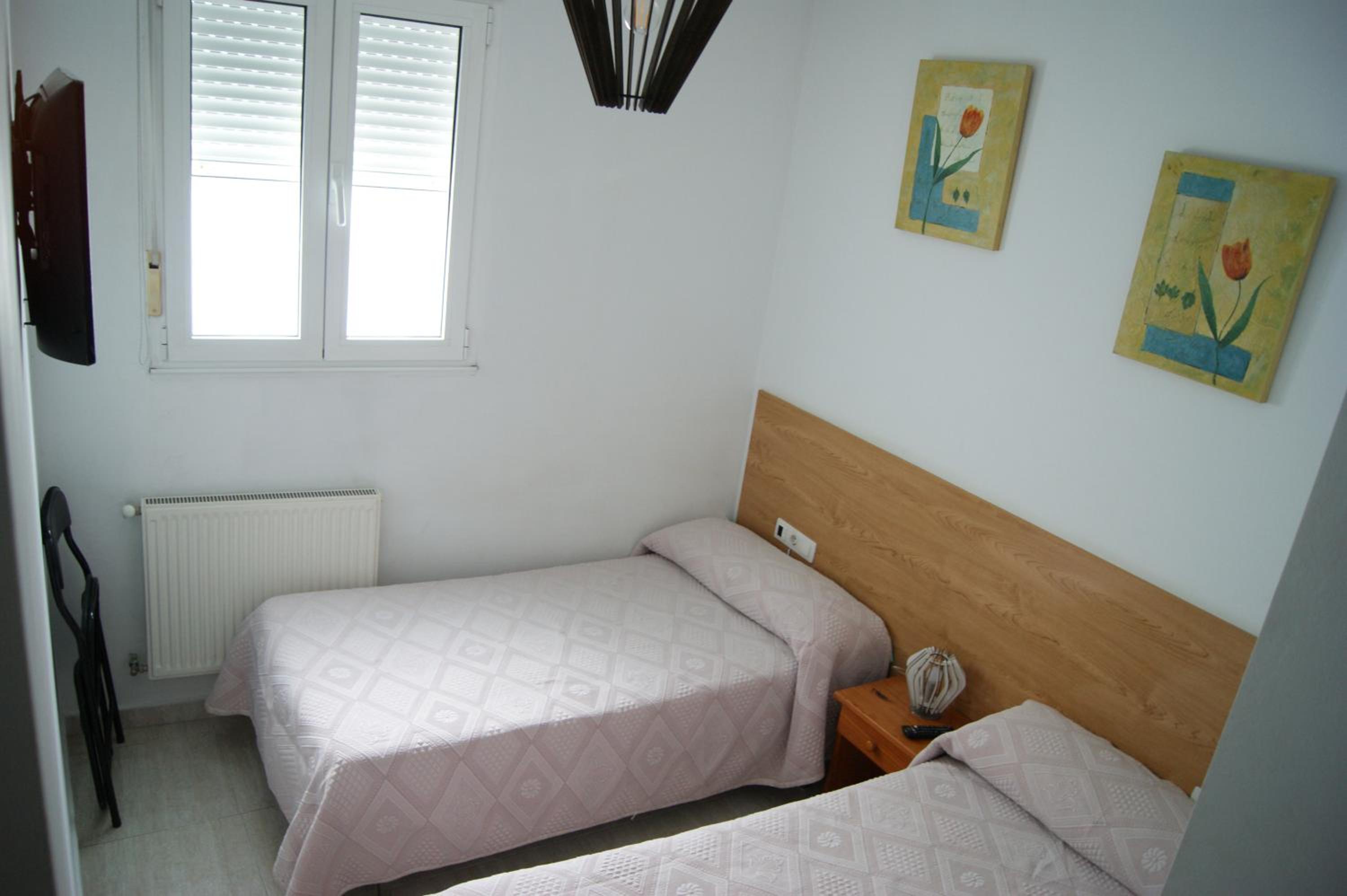 Twin Room - Photo 2