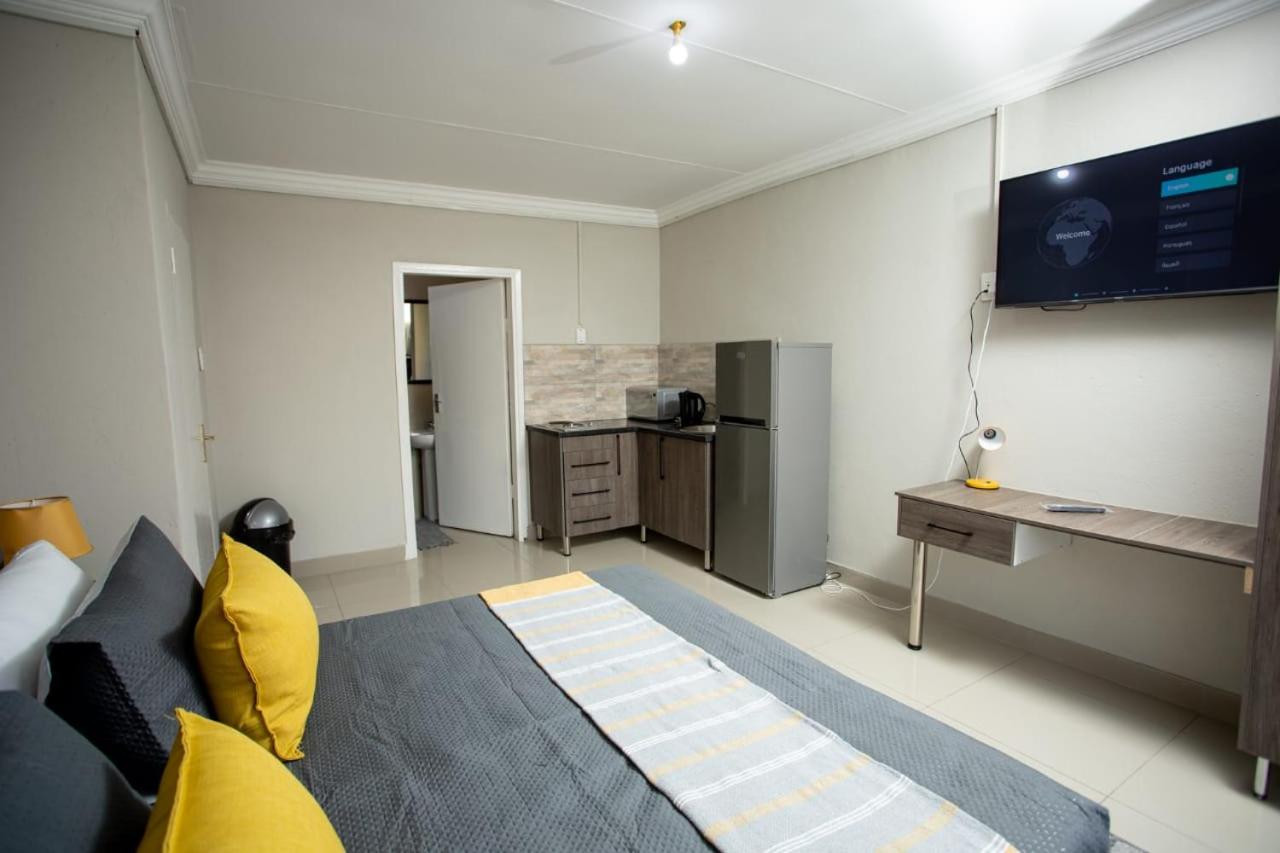 Deluxe Queen Room - Photo 1