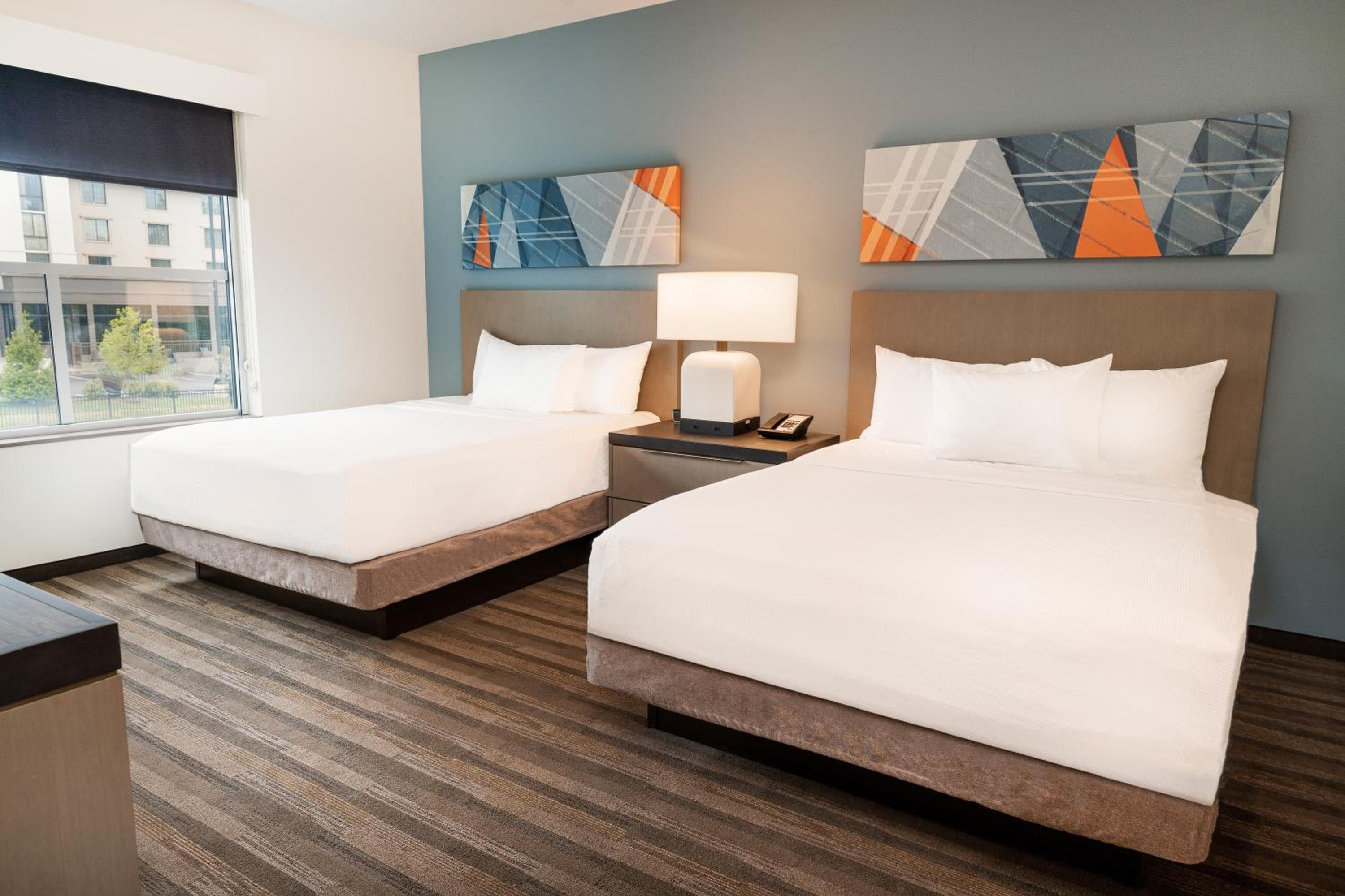 Den Queen Room with Two Queen Beds with Sofa Bed and Tub - Photo 4