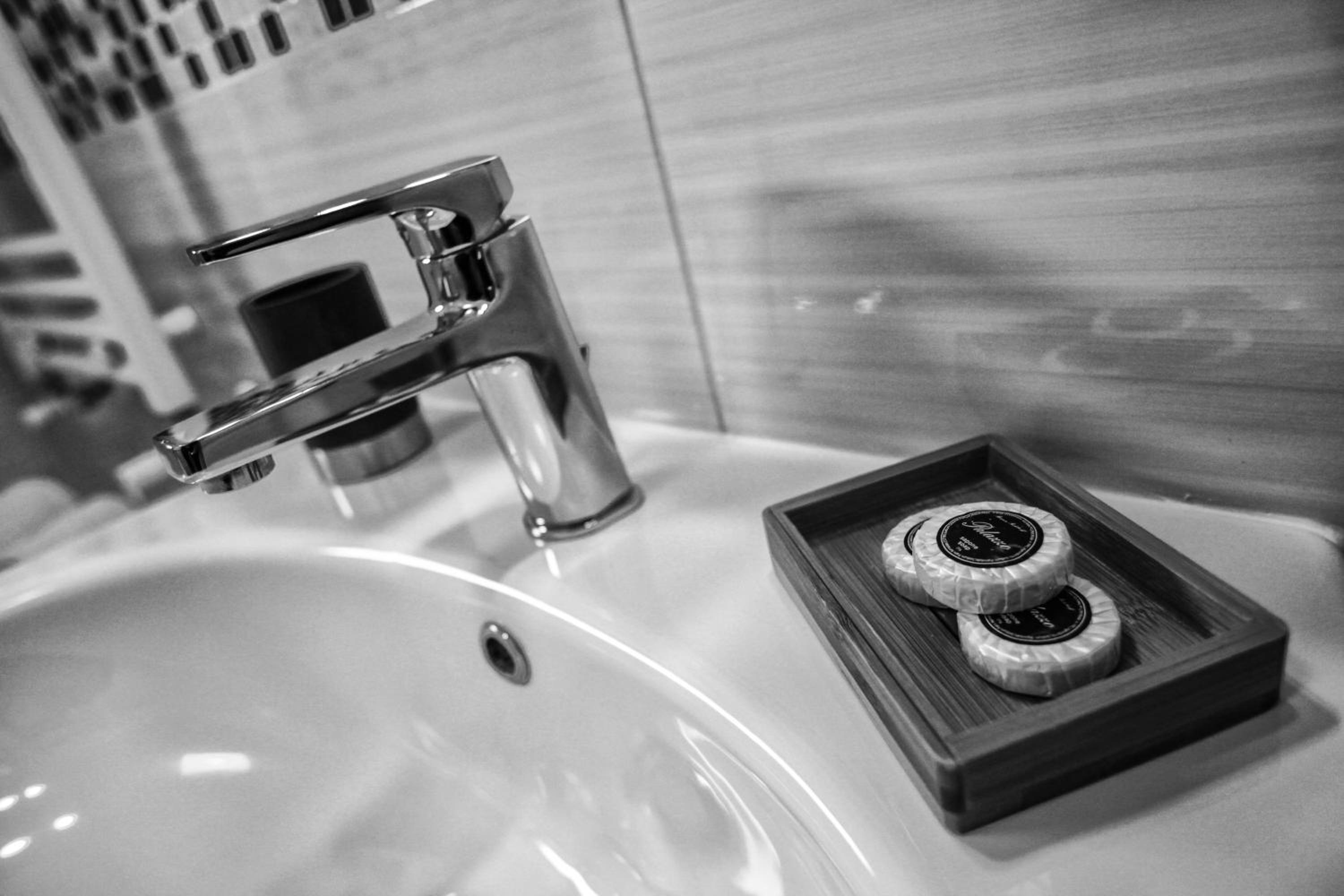Deluxe King Room - Photo 5