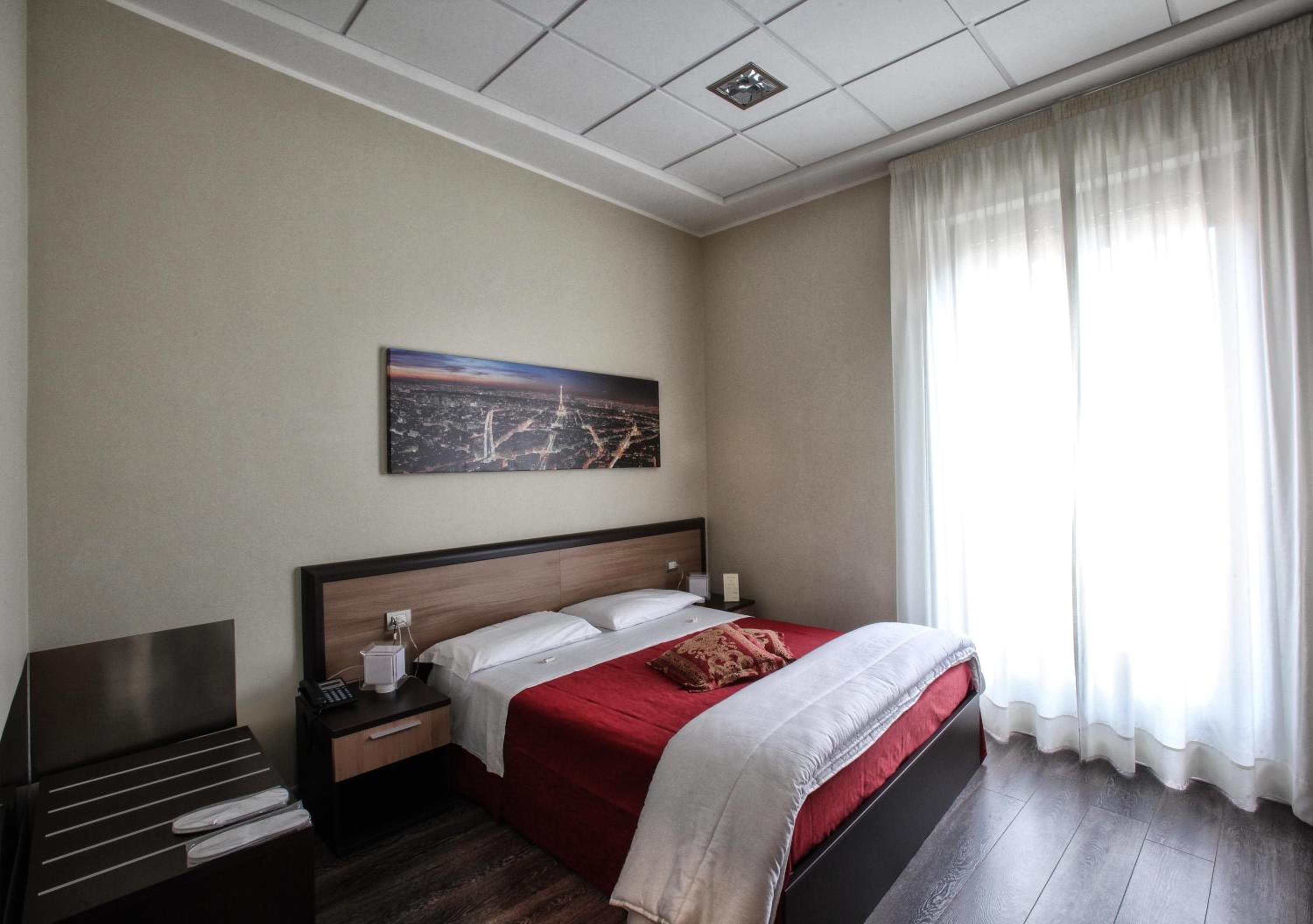 Deluxe King Room - Photo 1