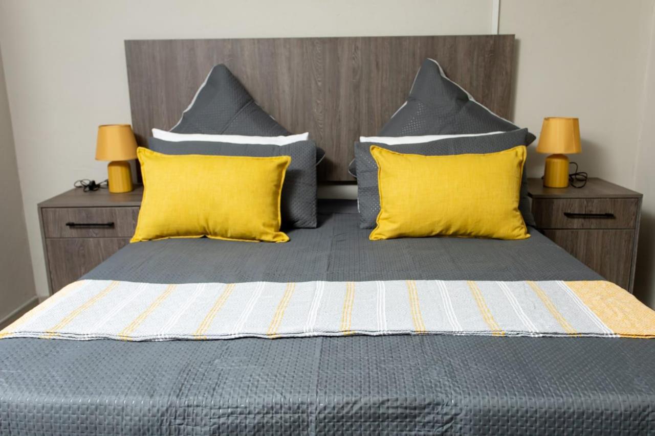 Deluxe Queen Room - Photo 8