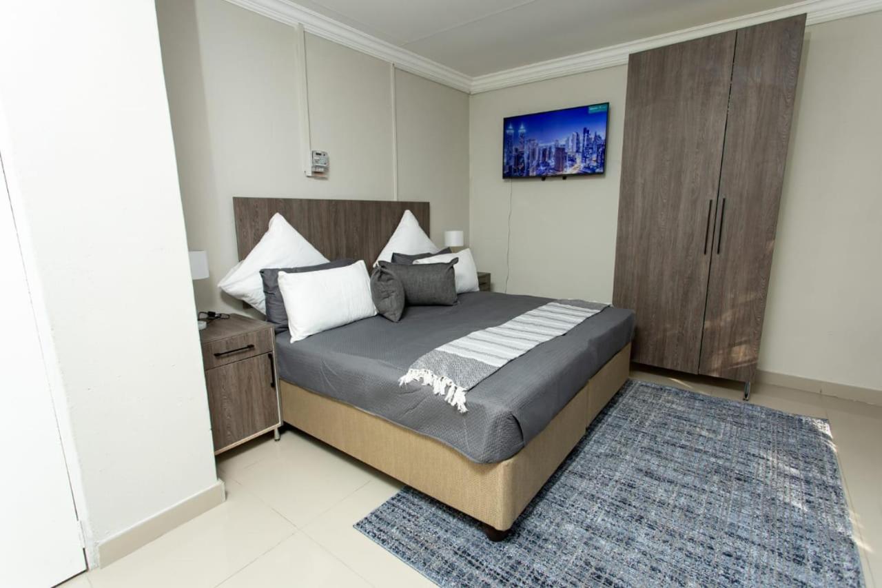 Deluxe Double or Twin Room - Photo 13
