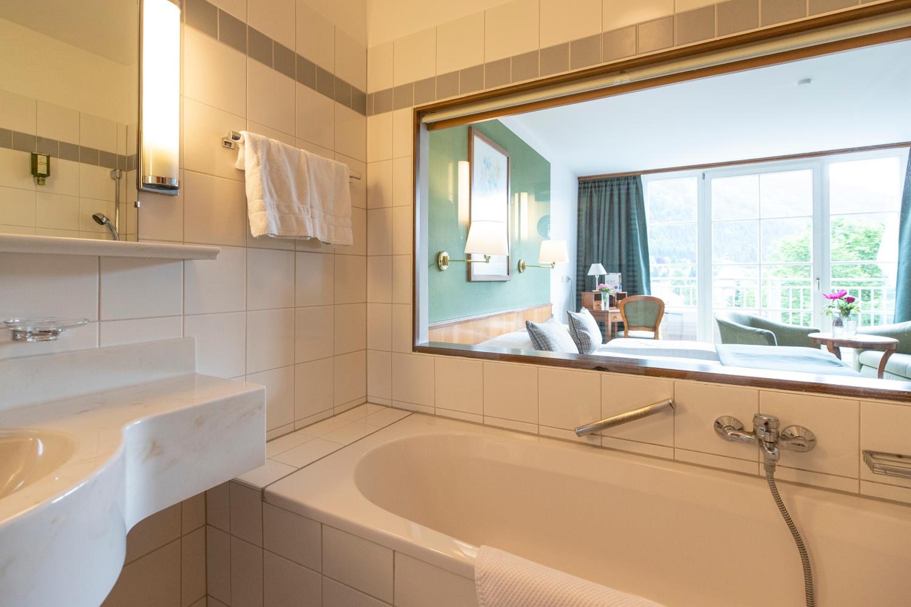 Deluxe Double Room with Bath photo 2