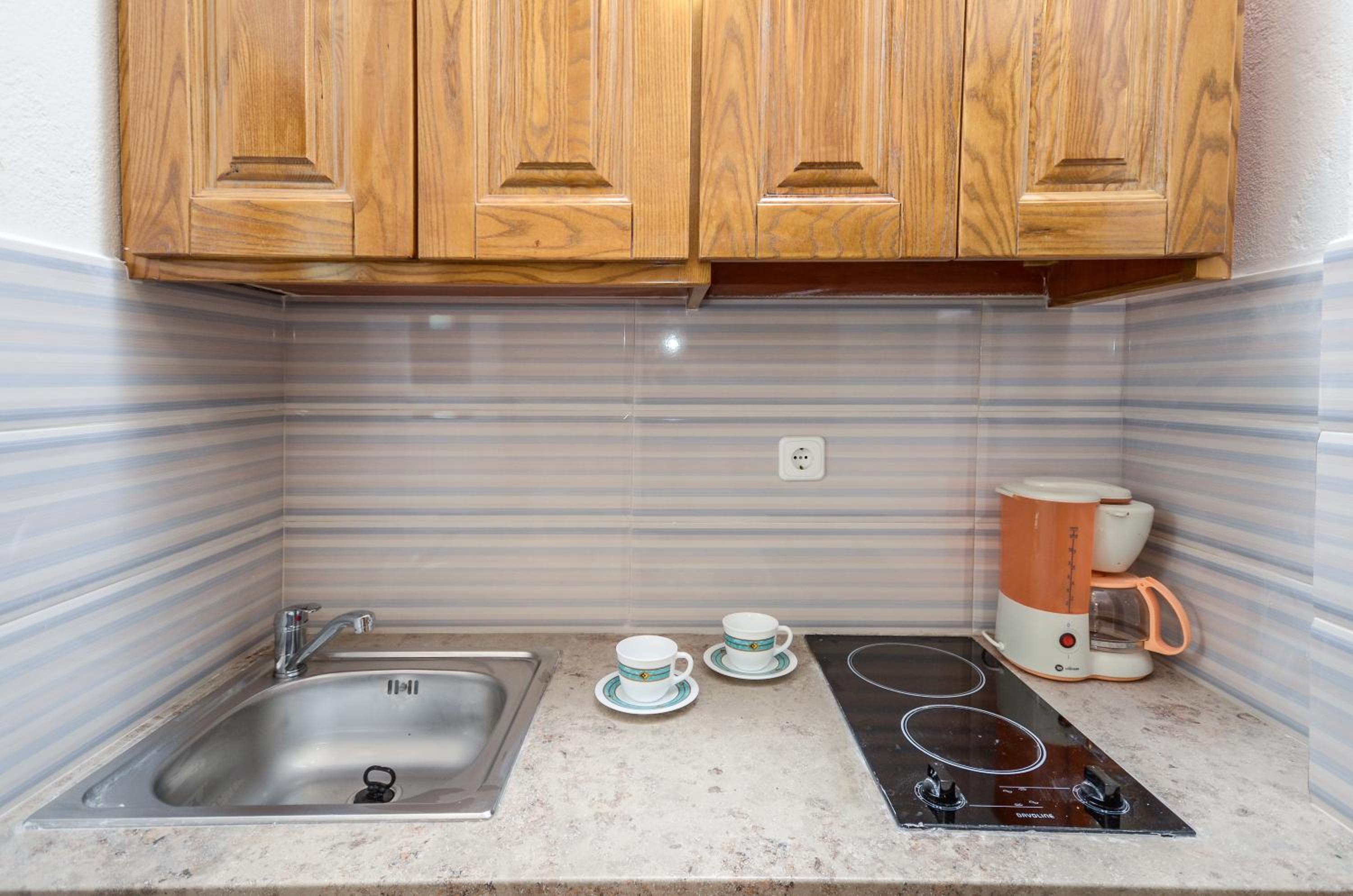 Studio (2 Adults) - Photo 28