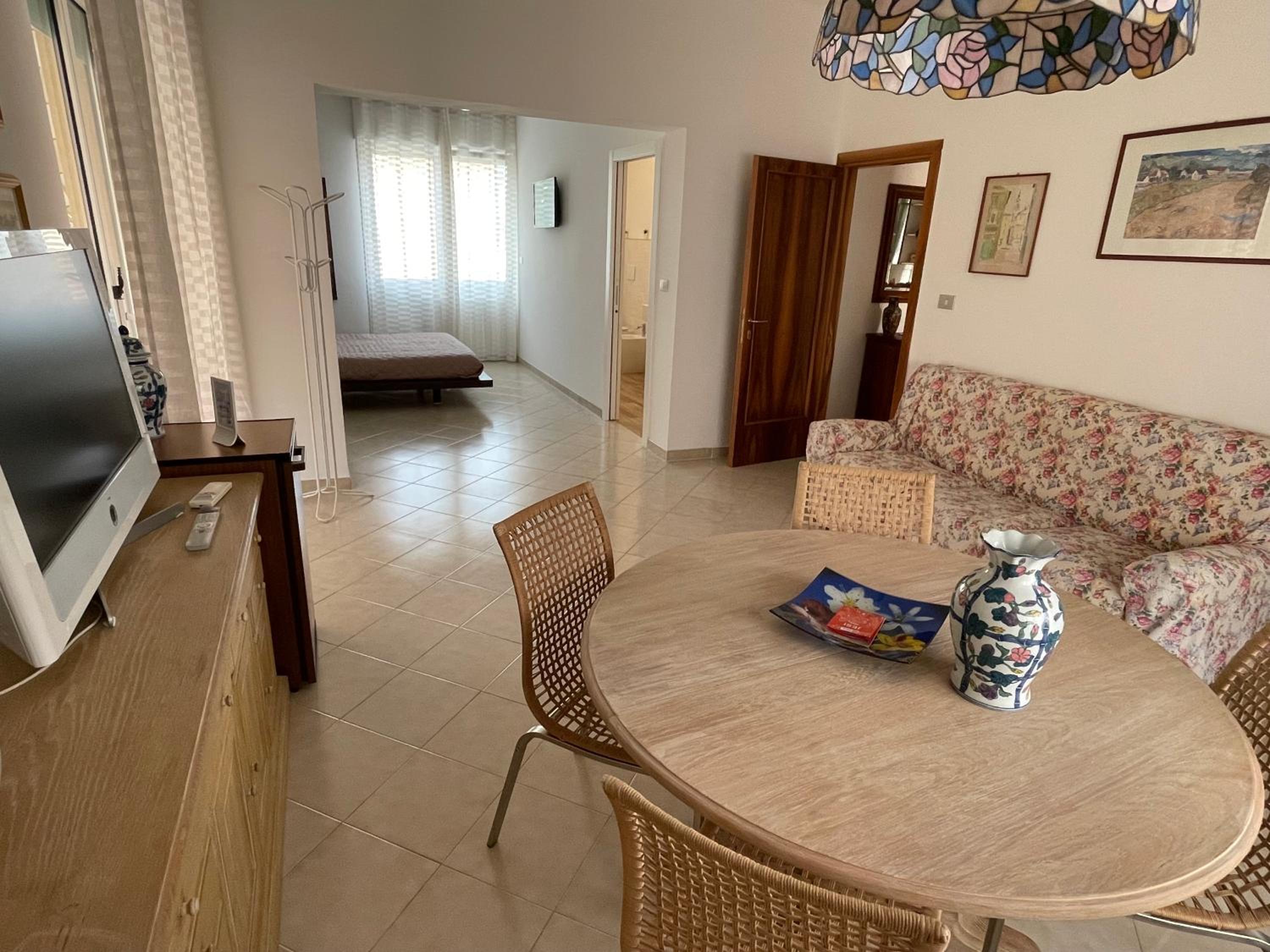 Family Room with Private Bathroom - Photo 8