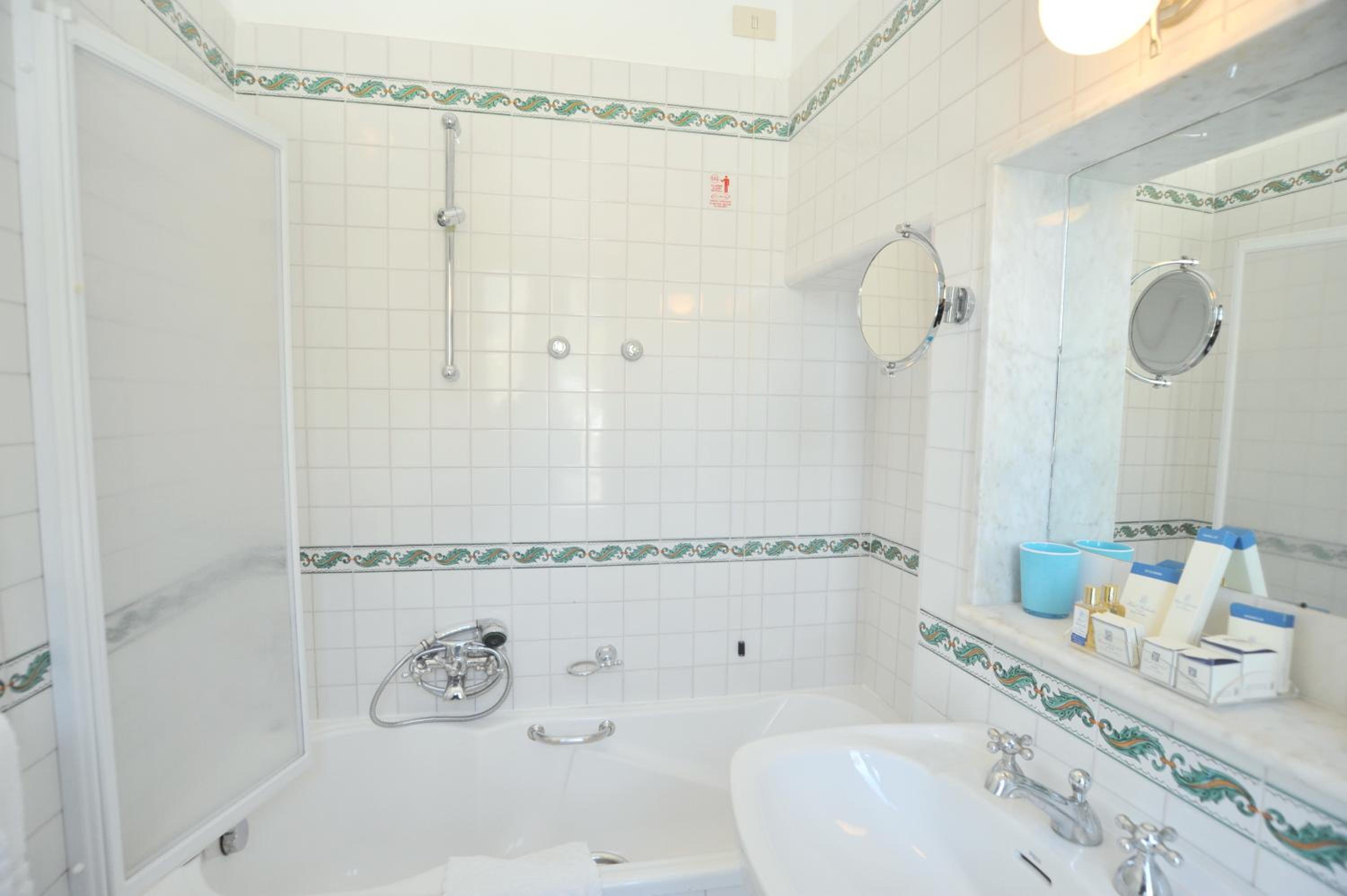 Standard Double Room with Sea View - Photo 9