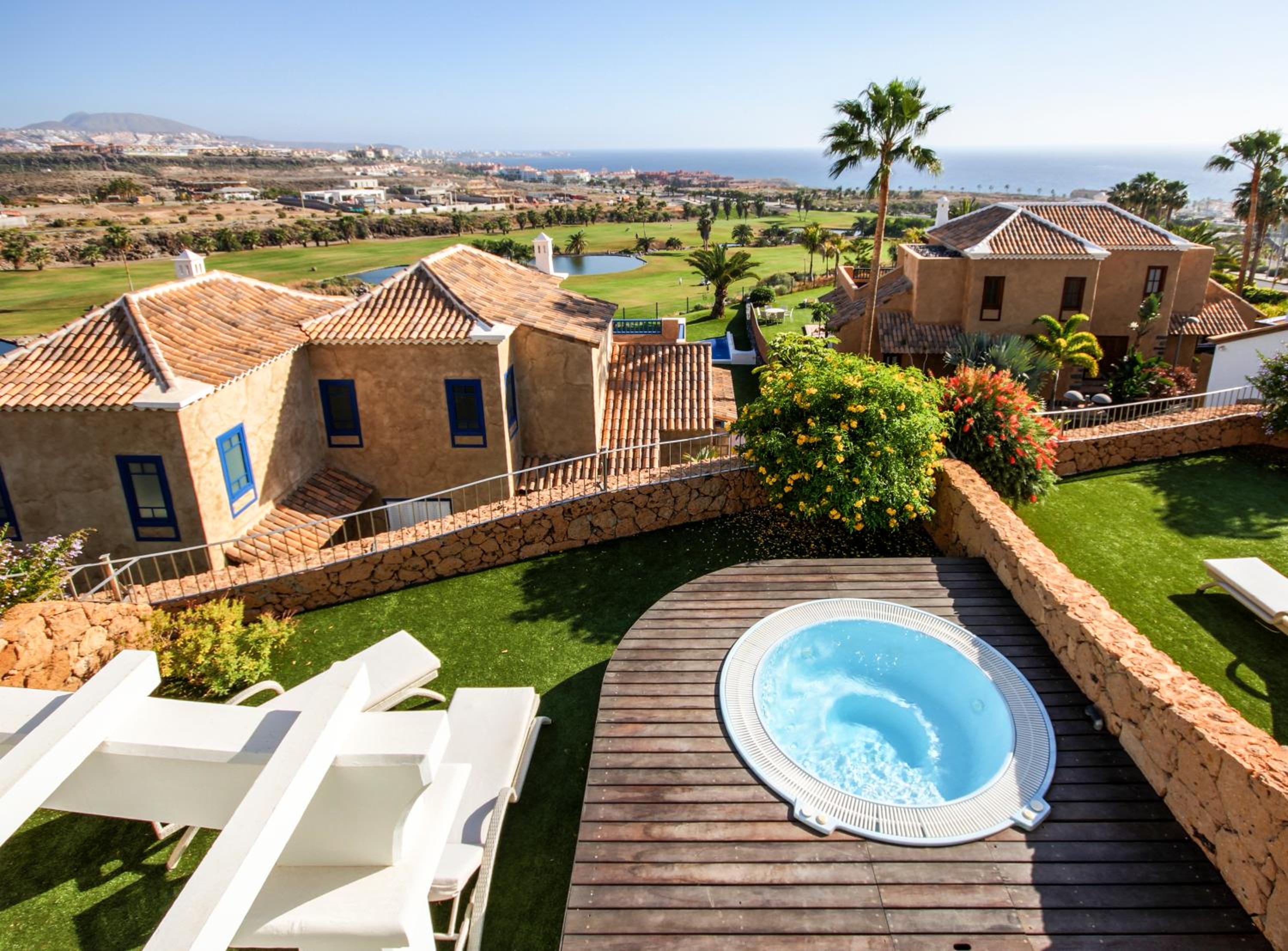Villa de Dos Habitaciones con Bañera de Hidromasaje al aire libre (2 Adultos + 2 Niños) Villa de Dos Habitaciones con Bañera de Hidromasaje al aire libre (2 Adultos + 2 Niños)