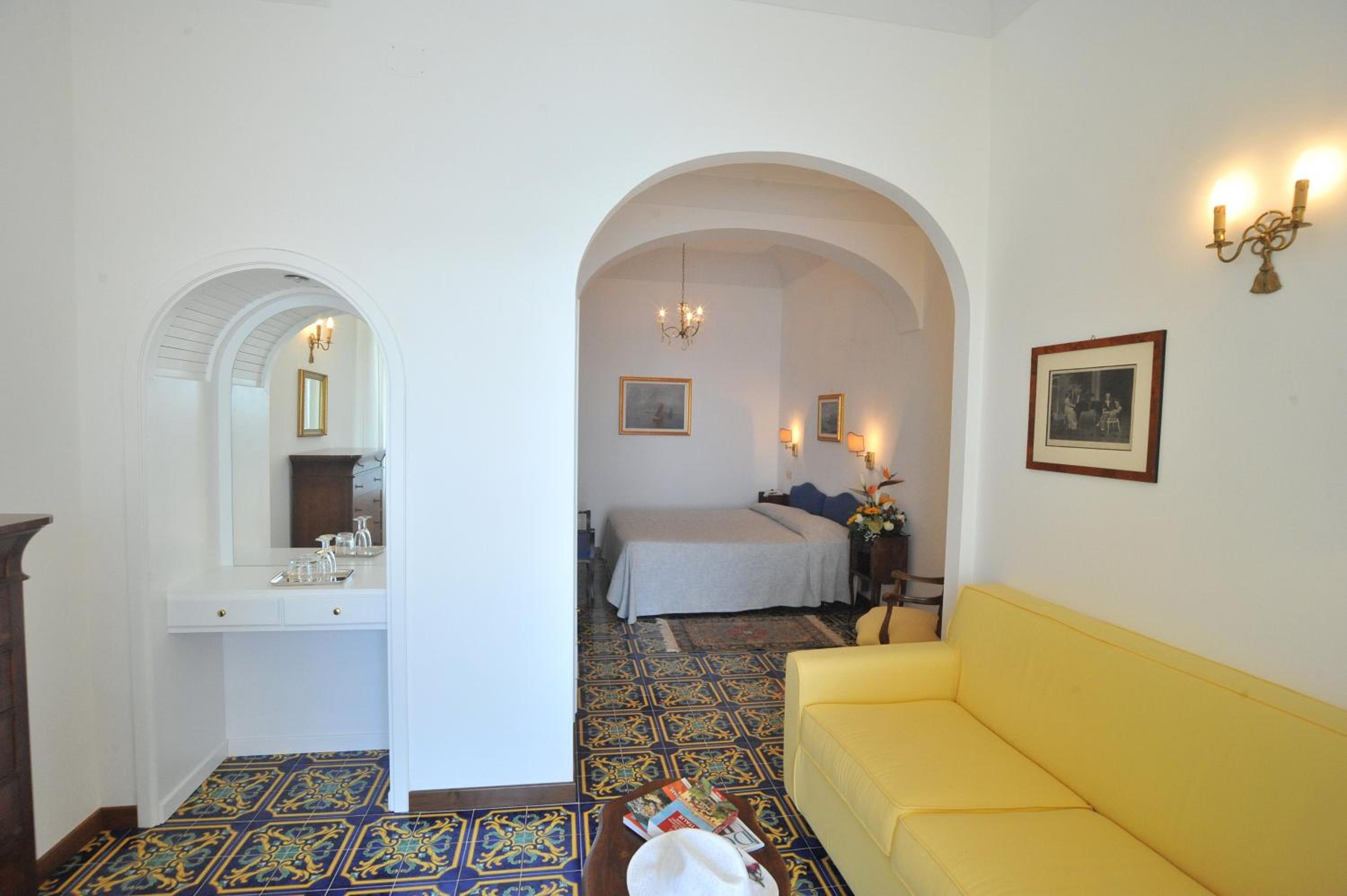 Junior Suite with Sea View - Photo 8