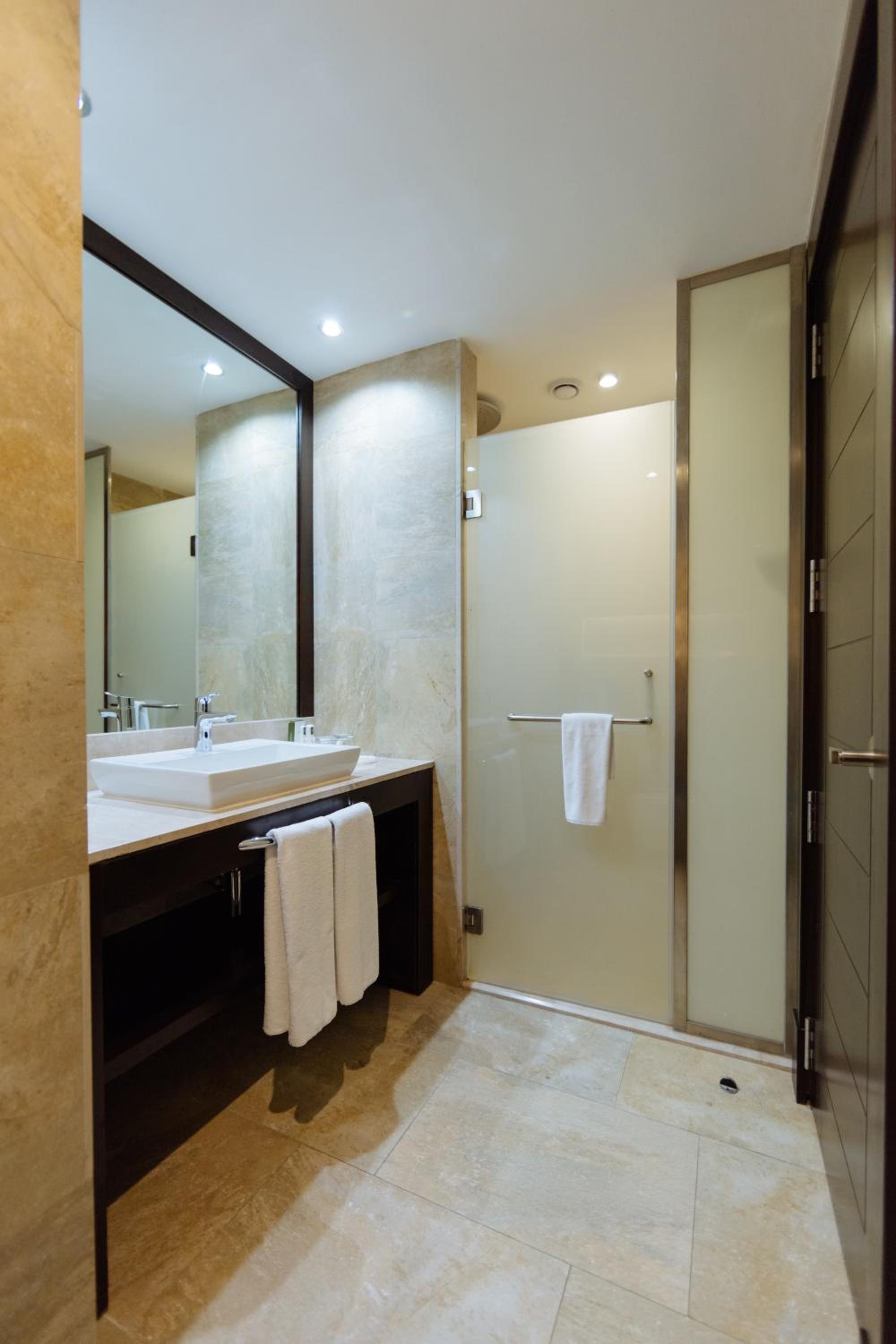 Junior Suite Ocean Front Premium Level (2 Adults + 3 Children) photo 3