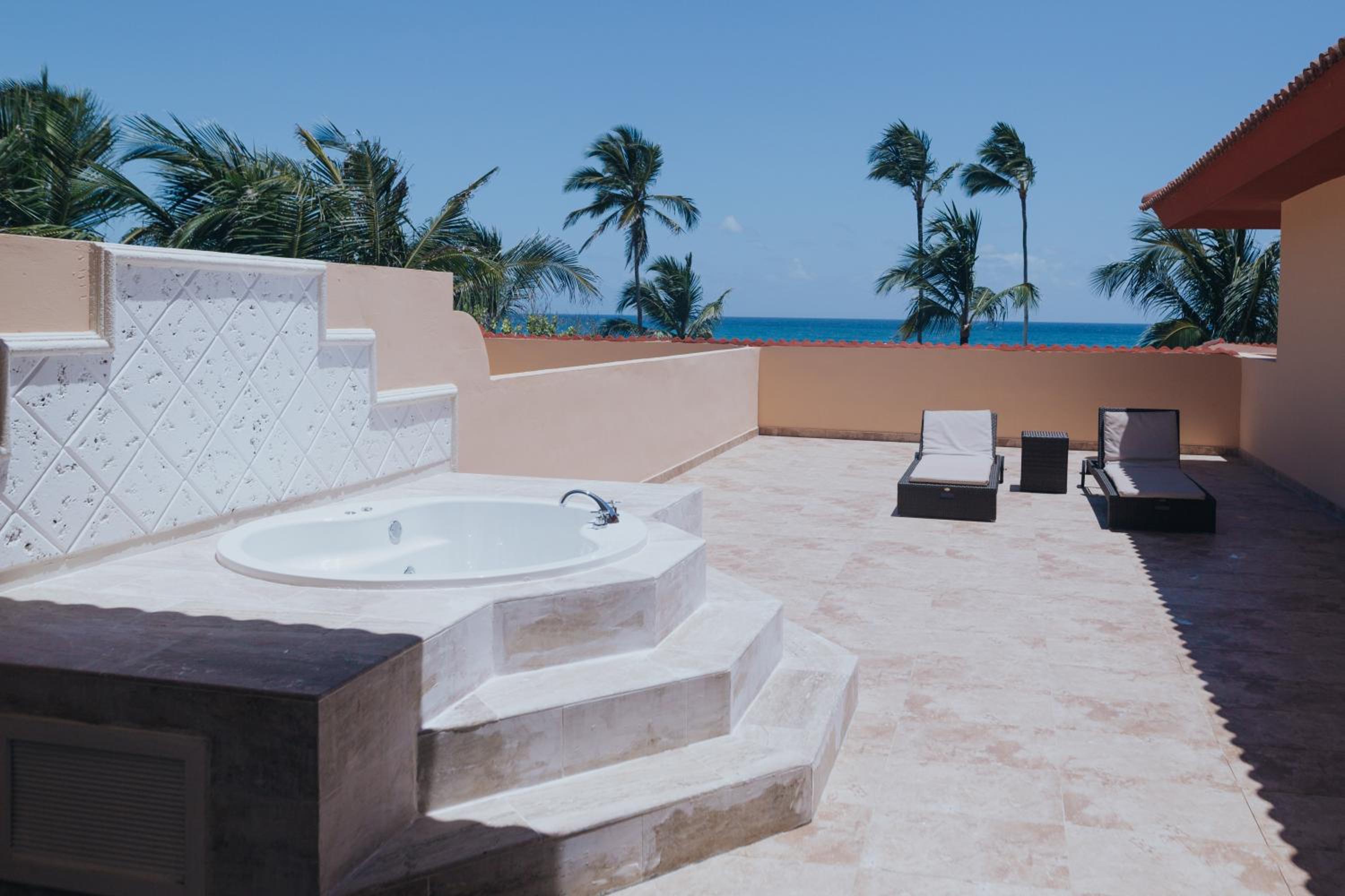 Colonial Jr. Suite Ocean Front – Free WiFi photo 3