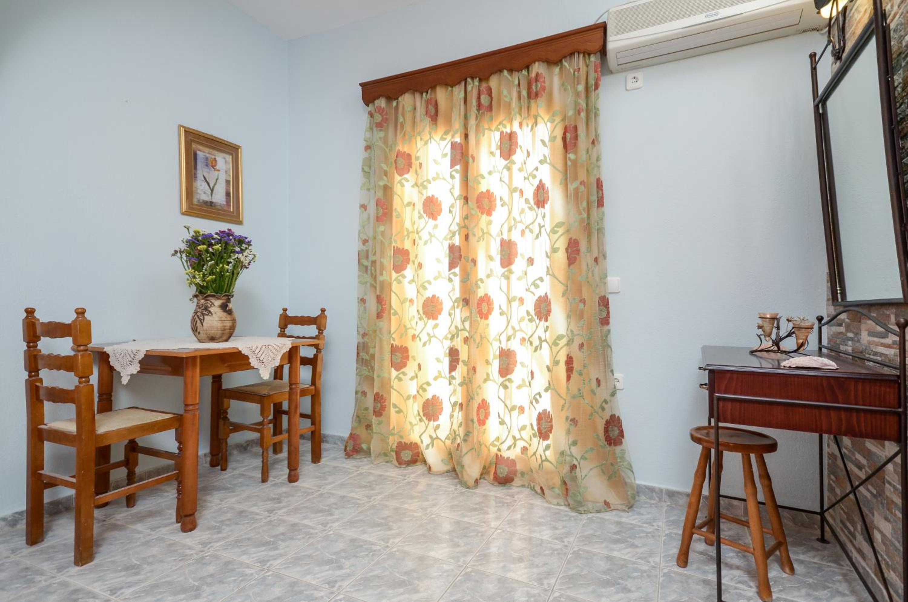 Studio (2 Adults) - Photo 8