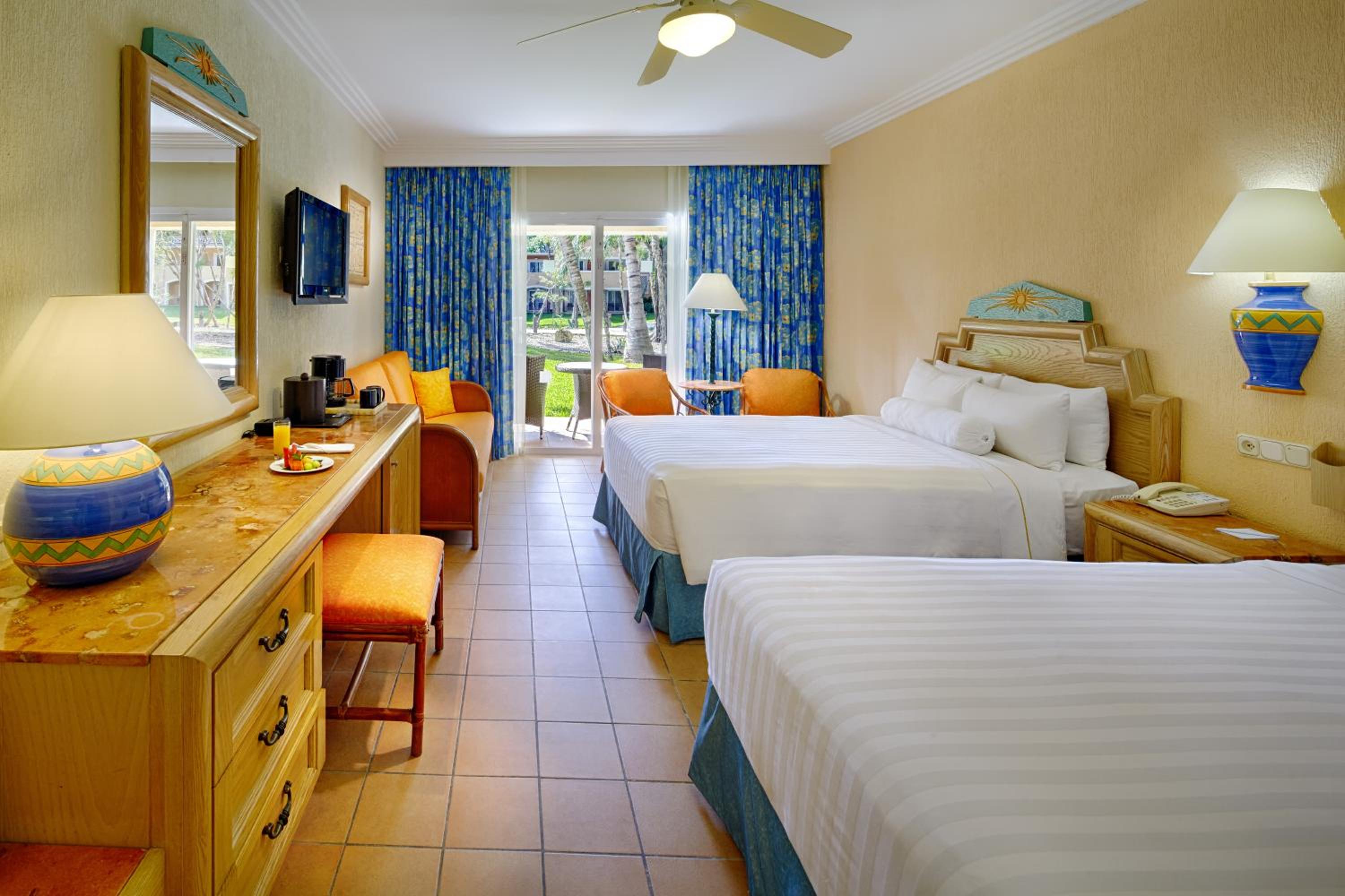 Superior Room (3 adults + 1 child) - Photo 5