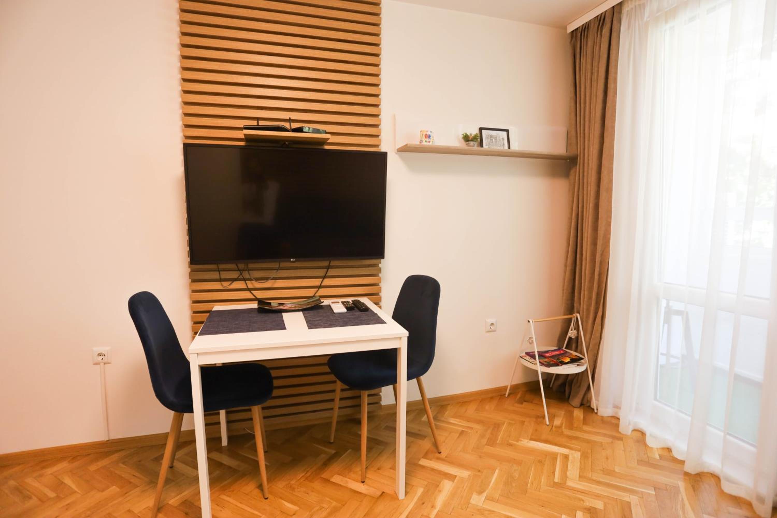 One-Bedroom Apartment - Photo 3