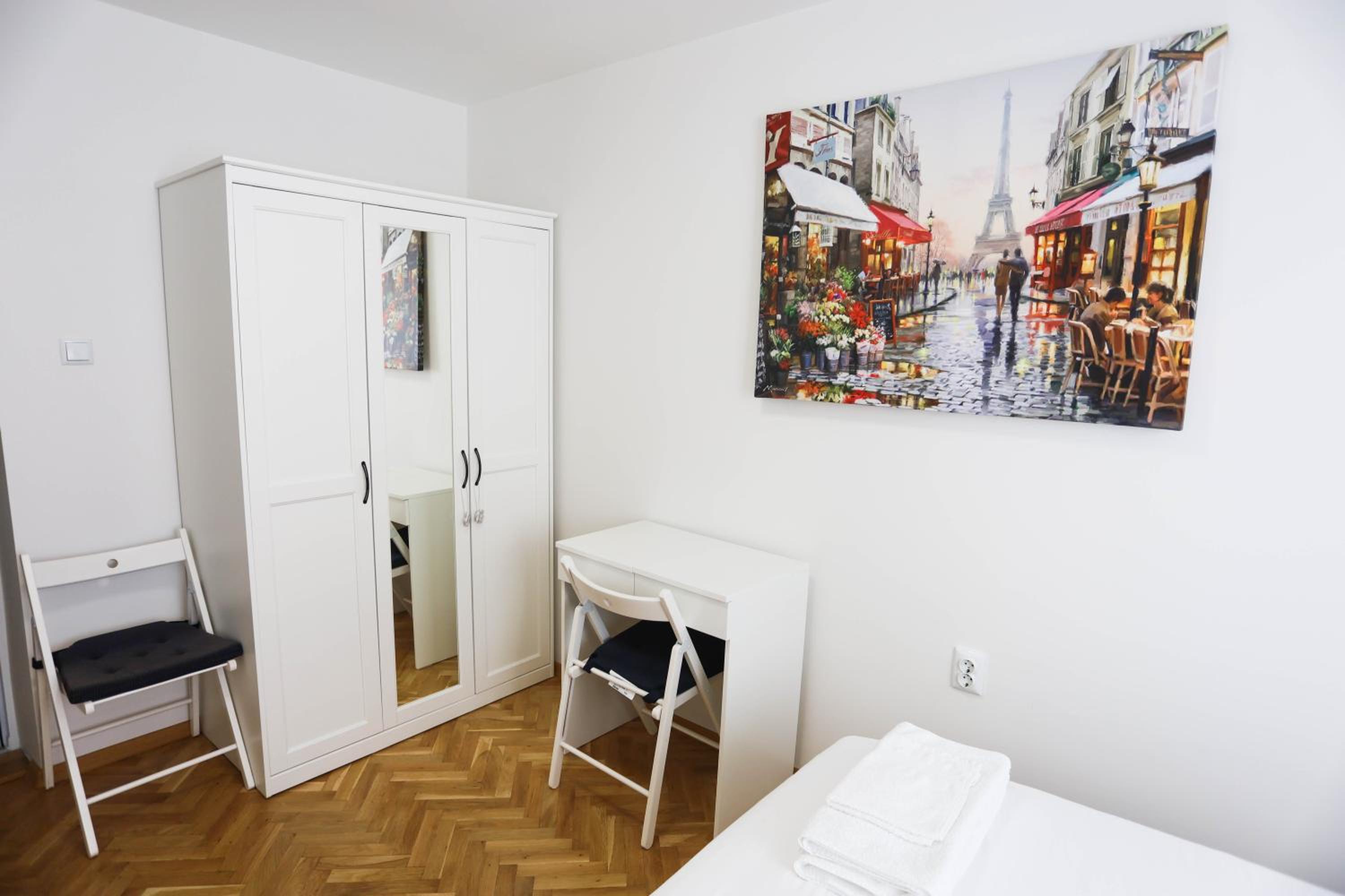 One-Bedroom Apartment - Photo 5