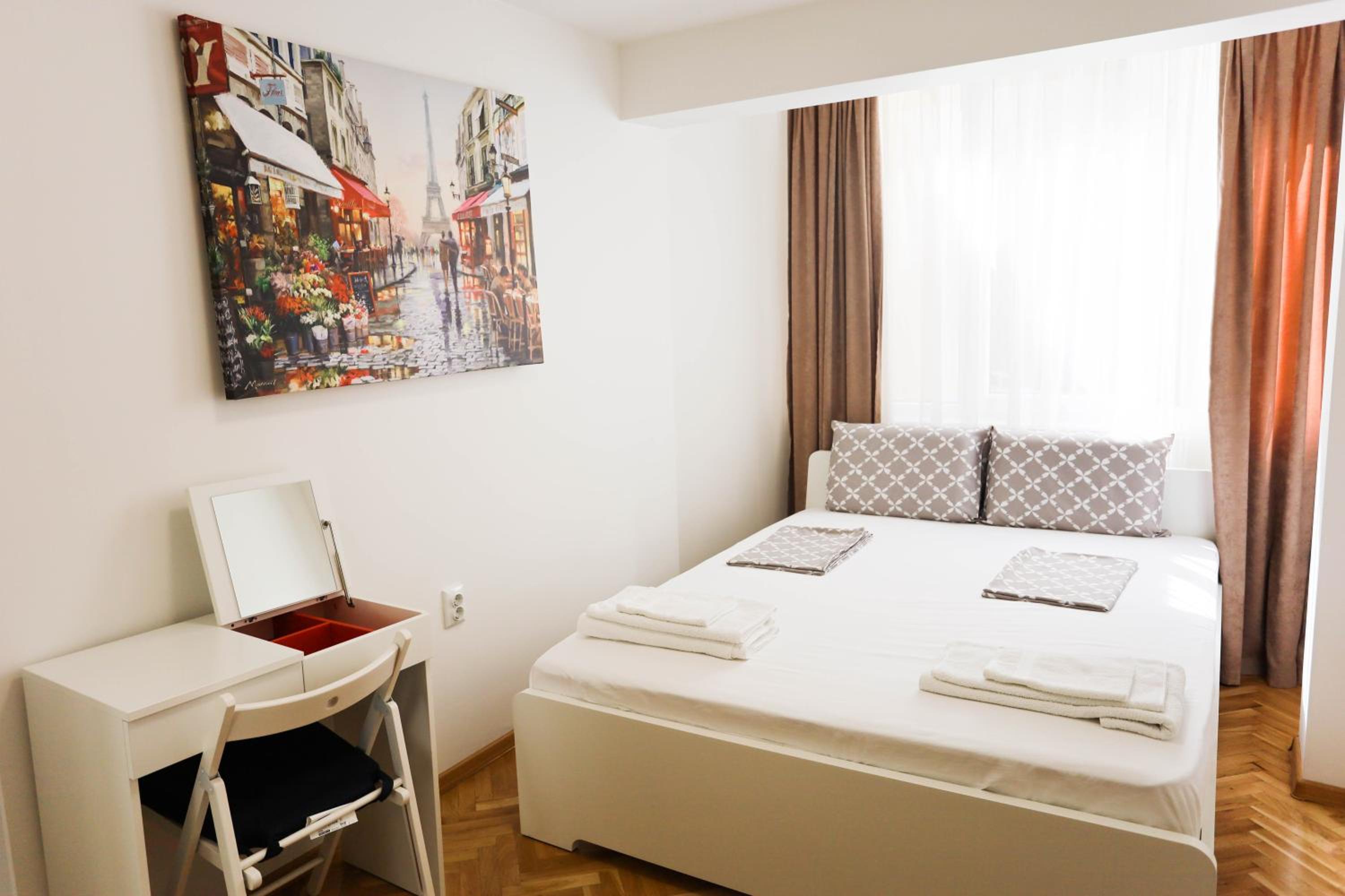 One-Bedroom Apartment - Photo 9