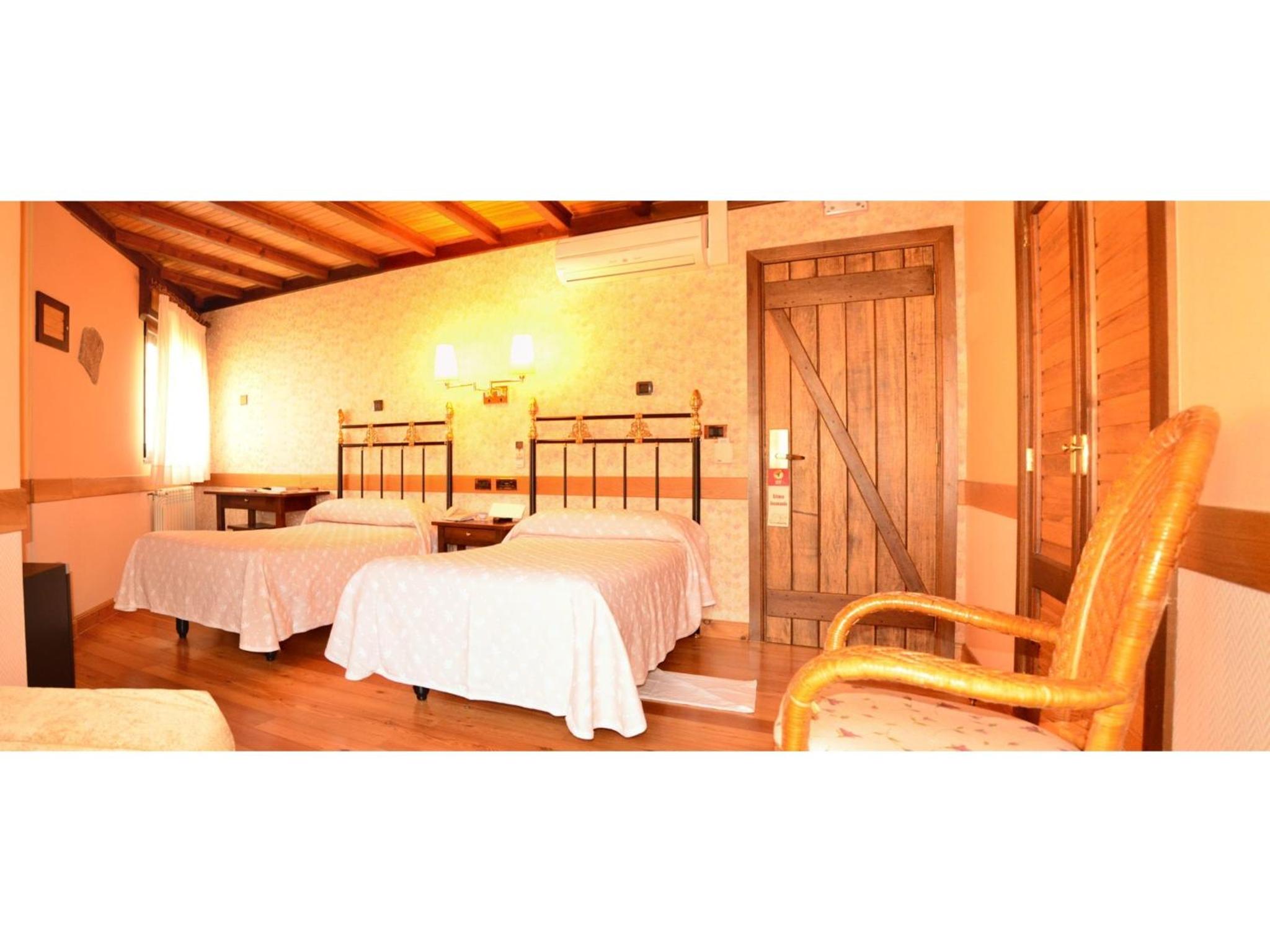 Standard Double Room - Photo 2