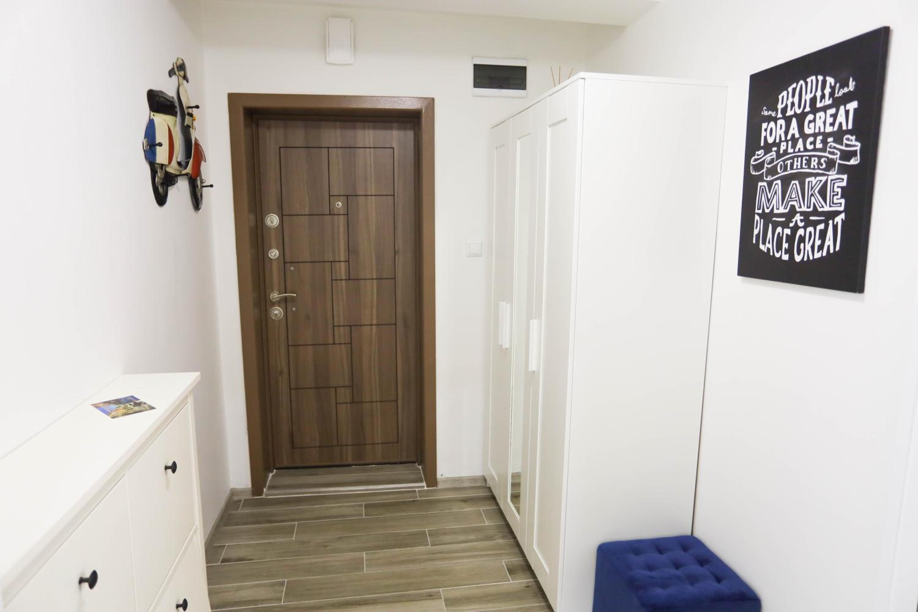 One-Bedroom Apartment - Photo 11