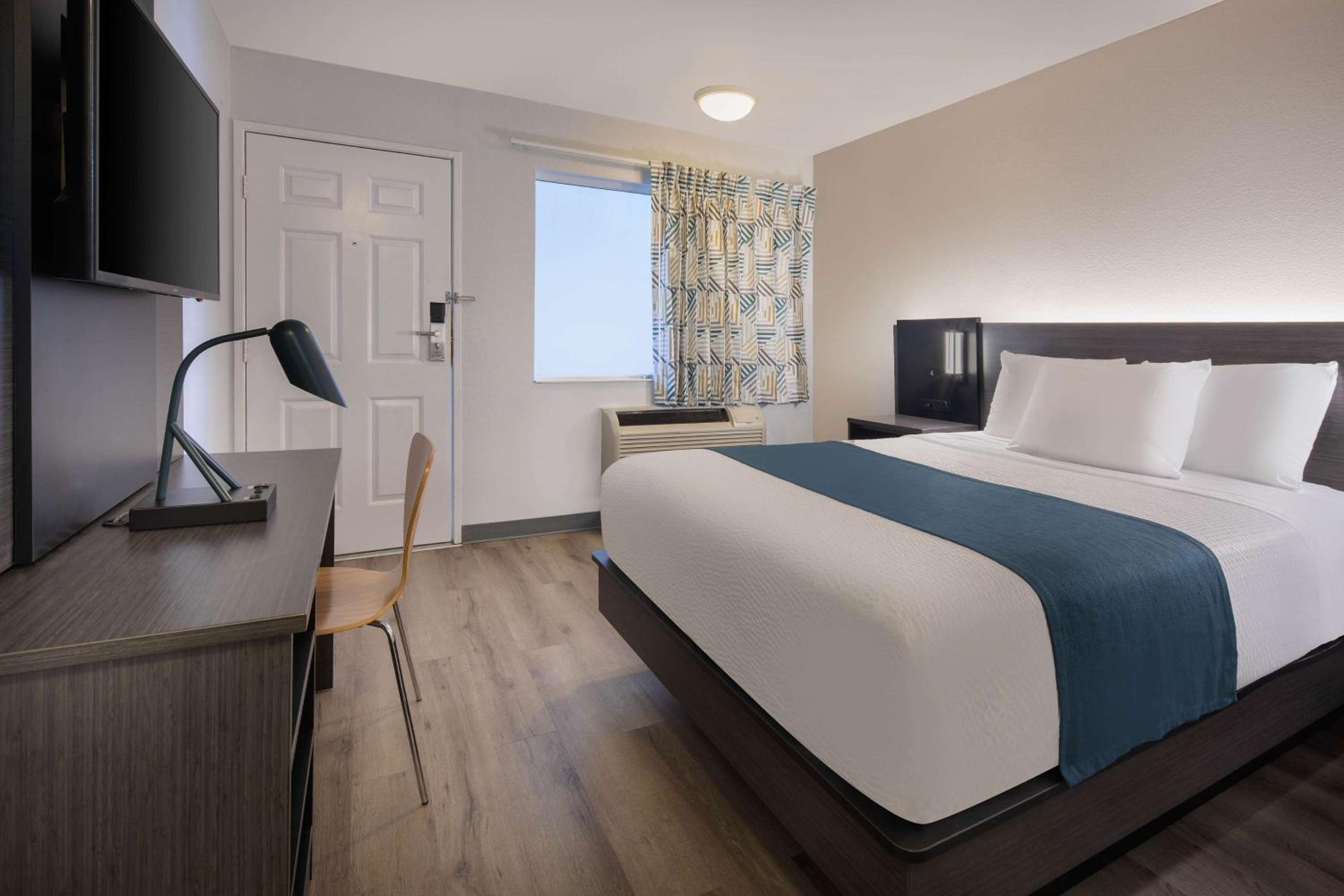 Deluxe Queen Room photo 2