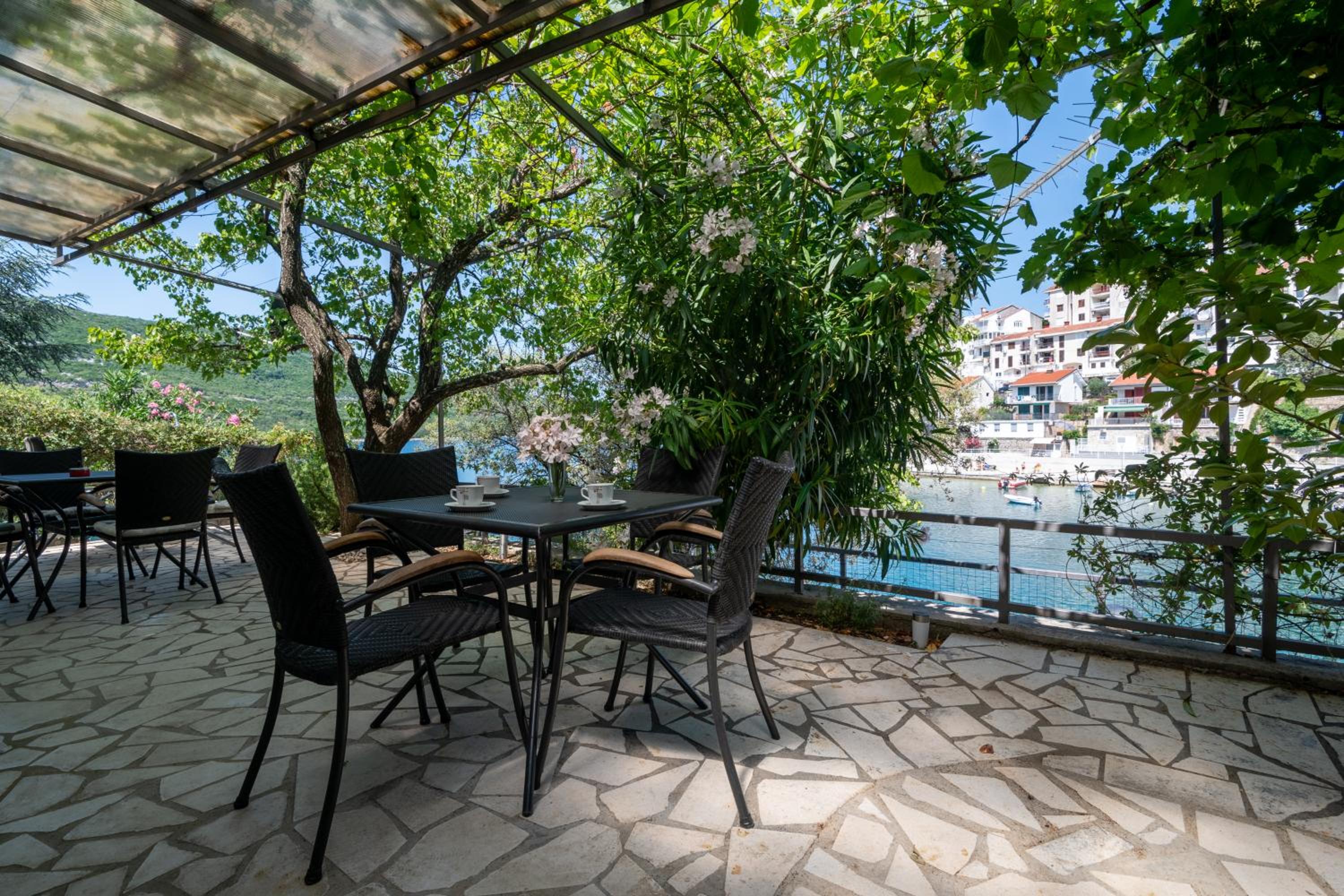 Studio Apartment with Sea View photo 2