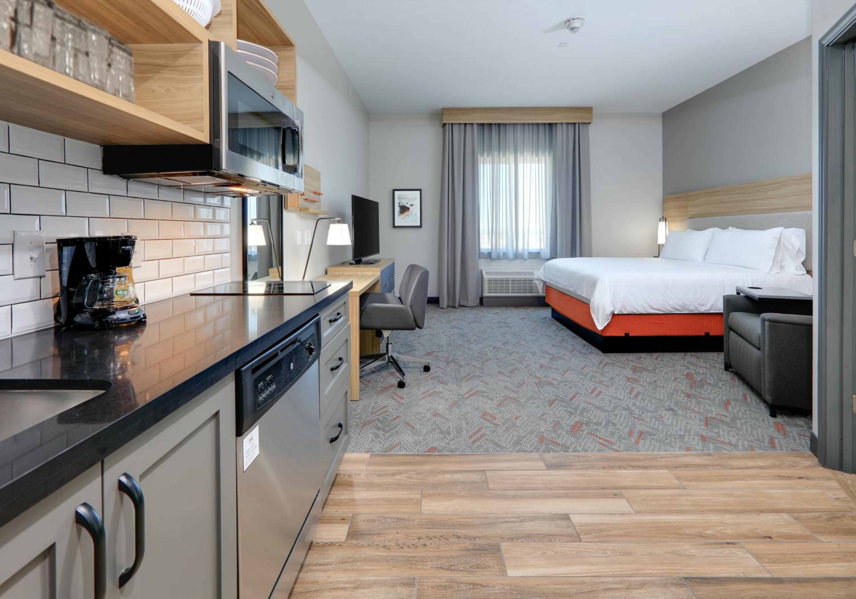 King Studio Suite - Photo 3