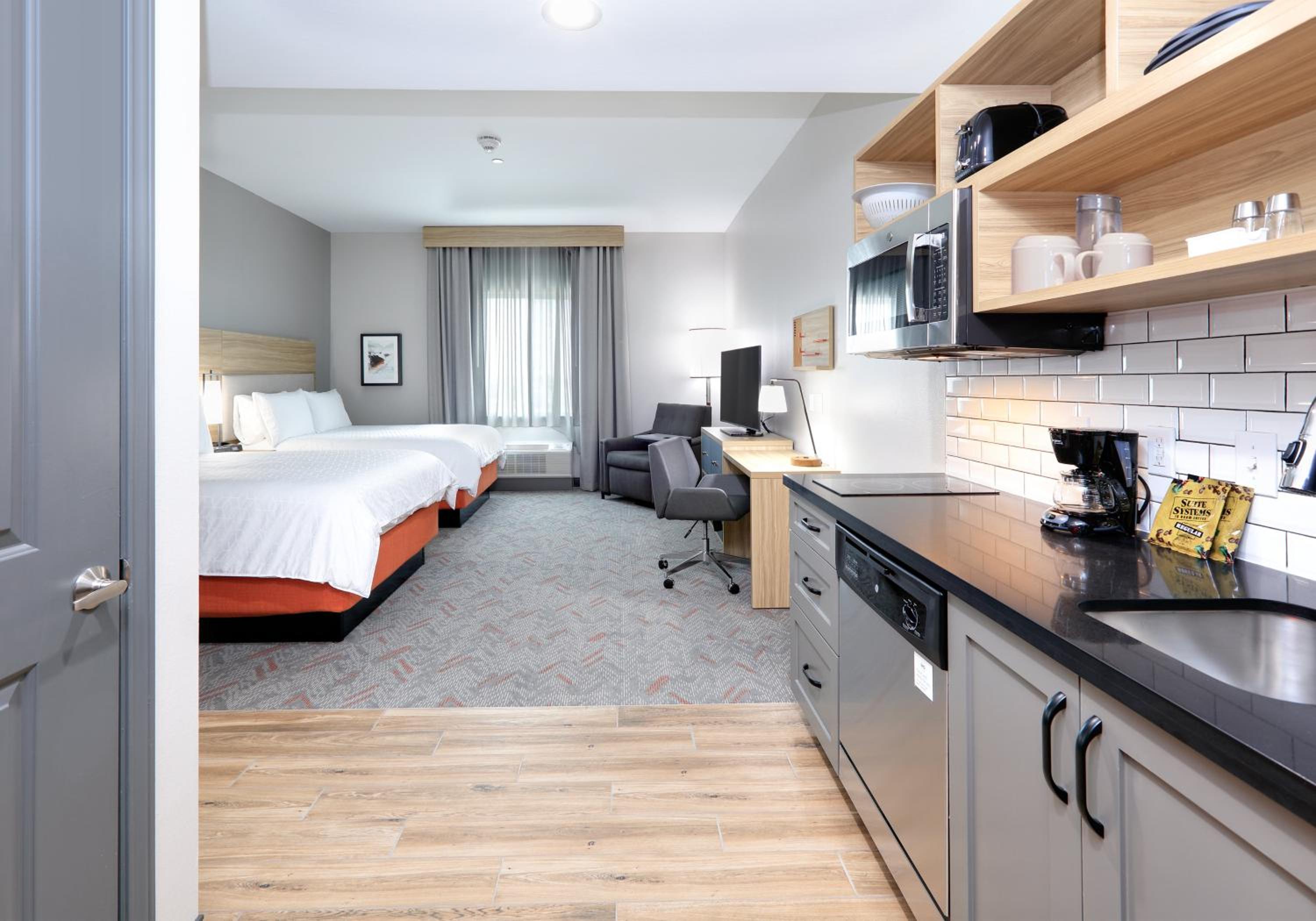 Studio Suite with Two Queen Beds - Photo 7