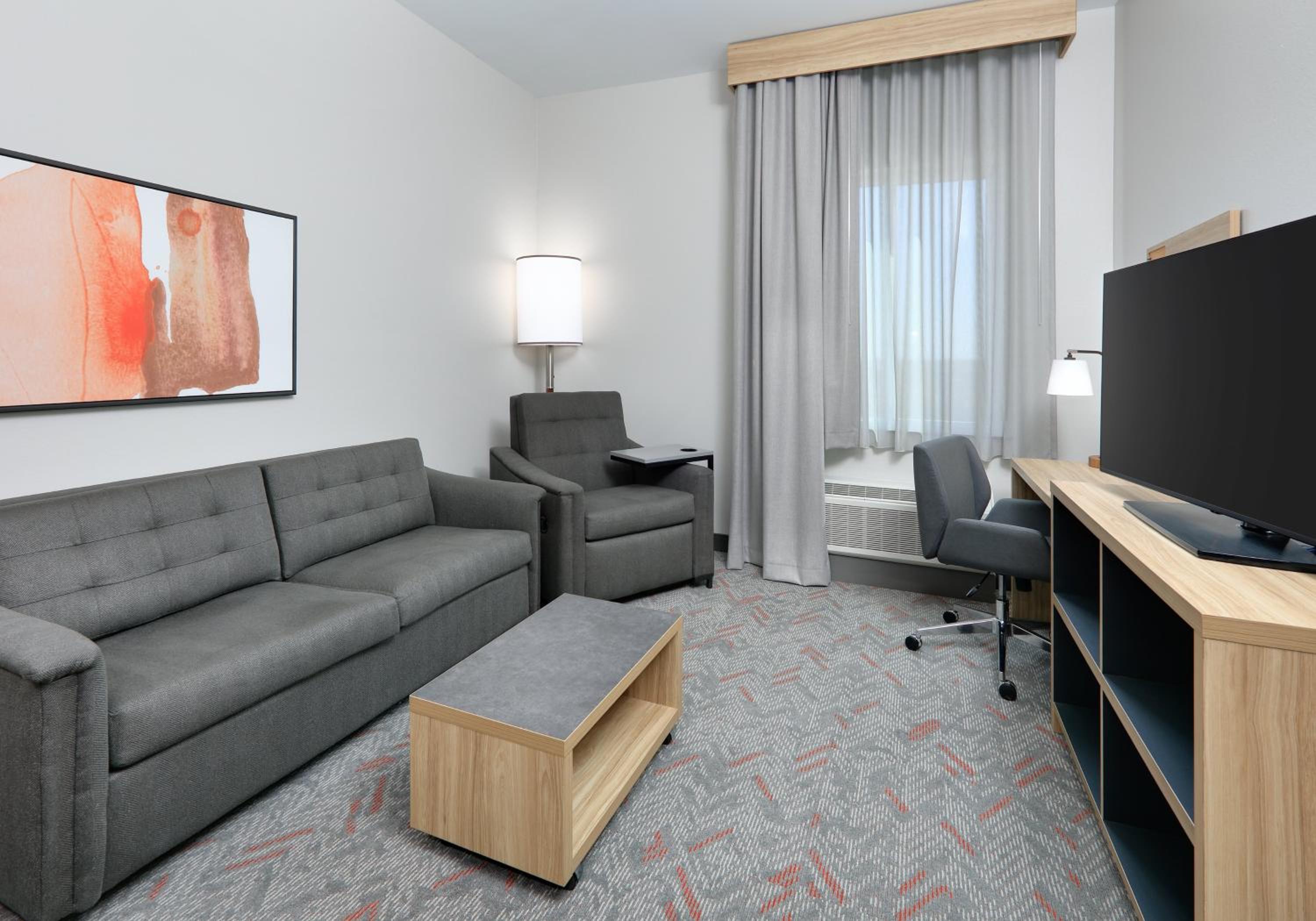 One-Bedroom Suite - Photo 2