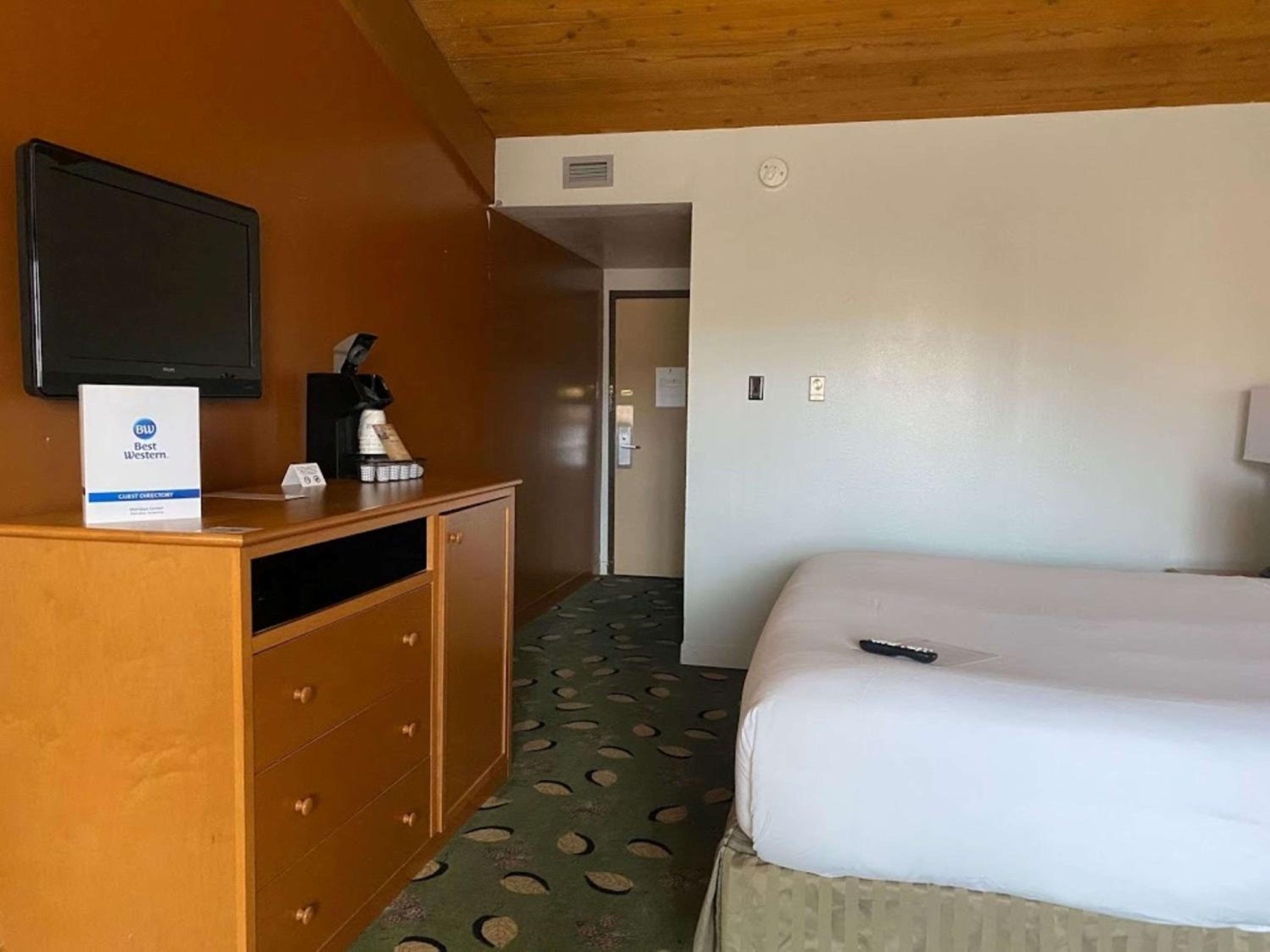 King Suite - Non-Smoking - Photo 1