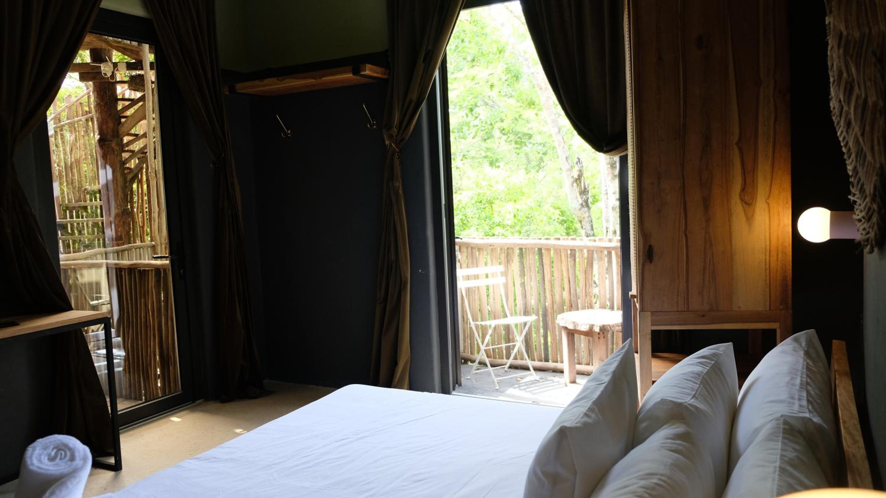 Deluxe King Room photo 1