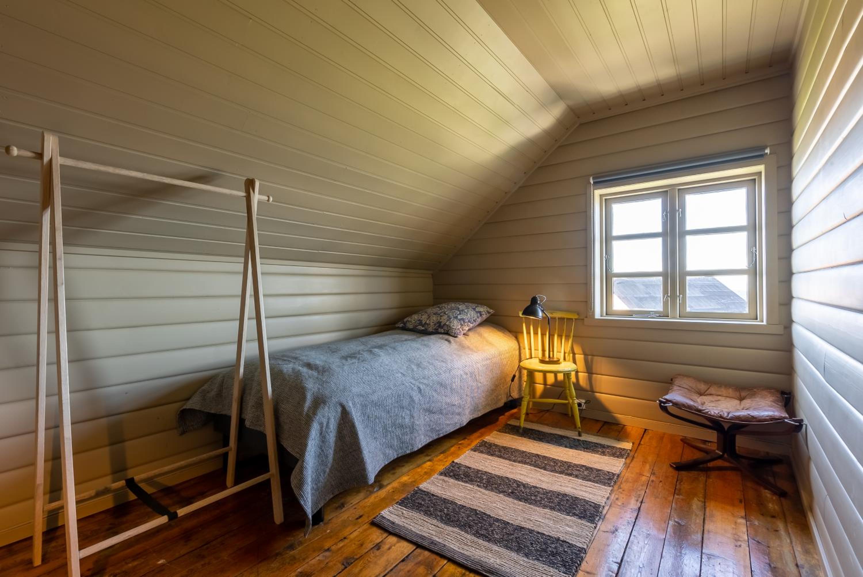 Six-Bedroom House photo 1