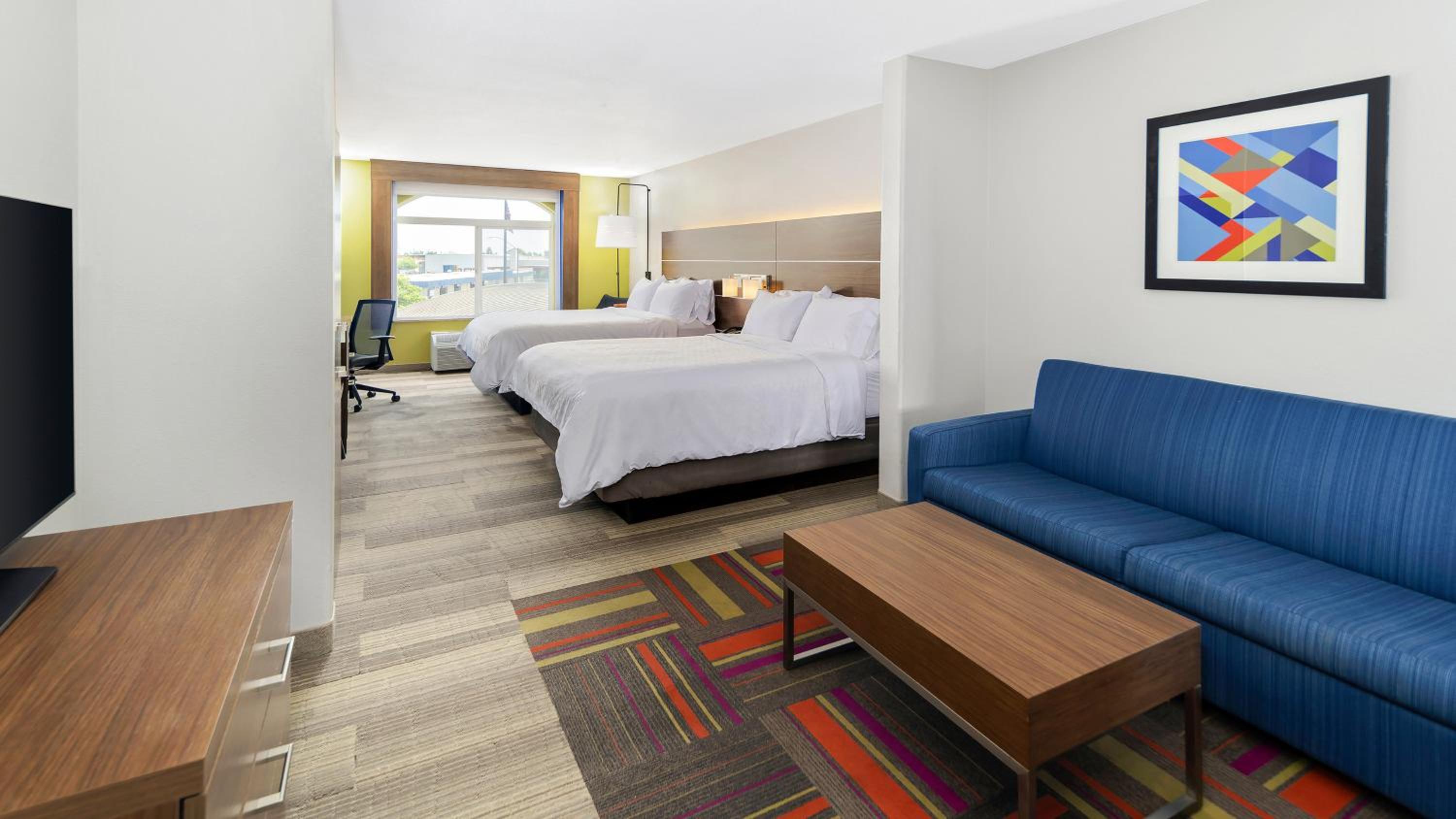 Queen Suite with Two Queen Beds - Photo 1
