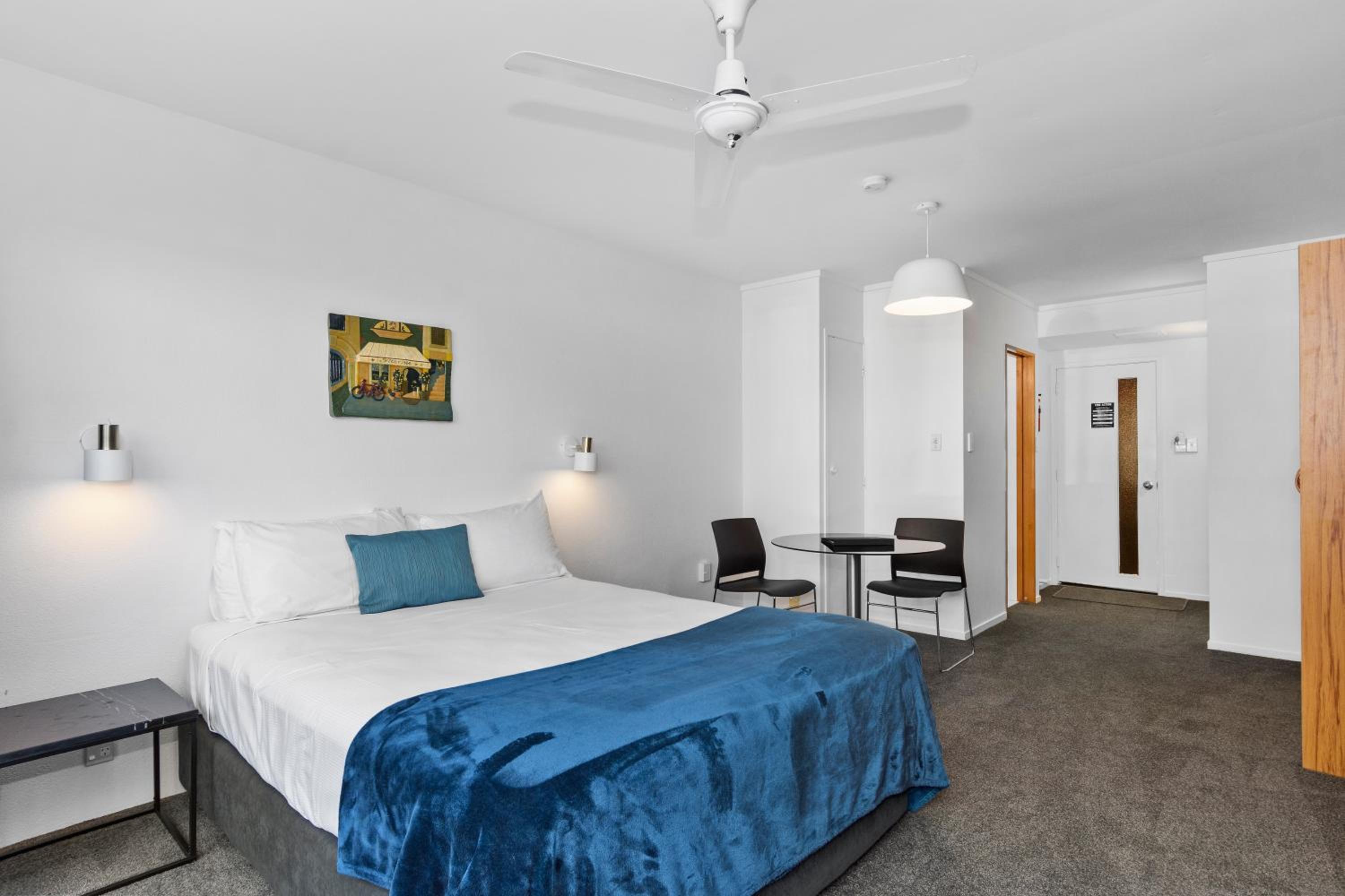 Queen Studio with Patio and Avenue Views