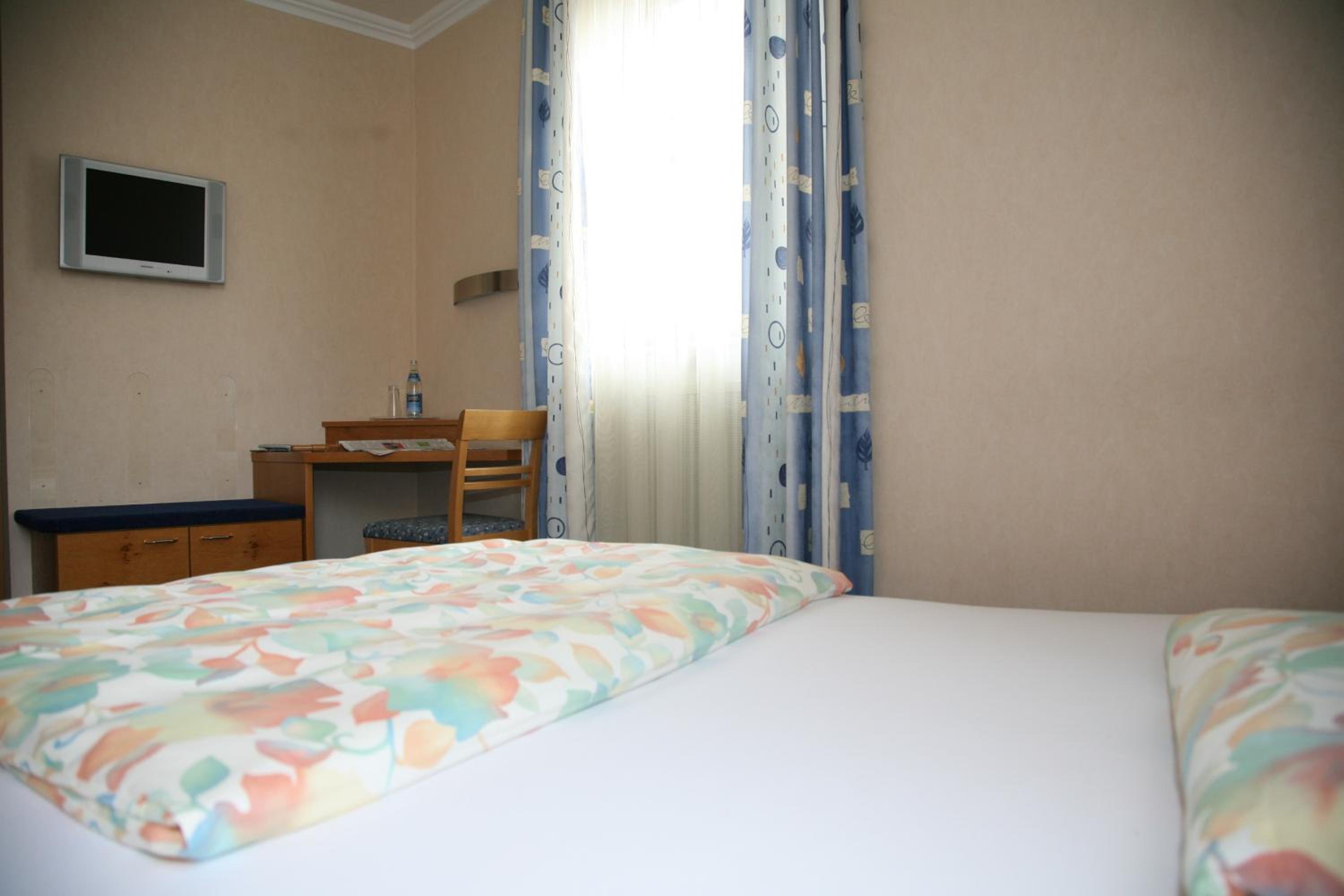Triple Room - Photo 1
