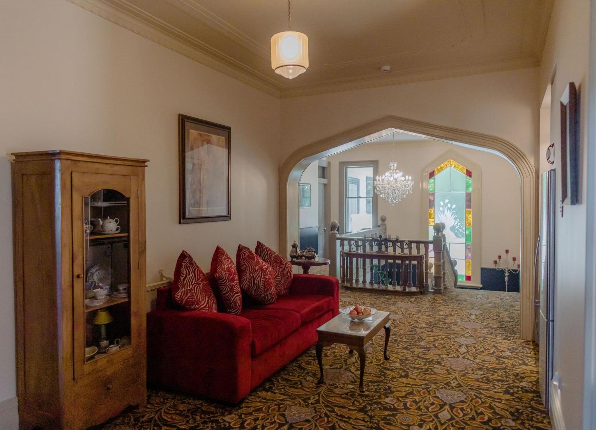 Deluxe King Room - Photo 10